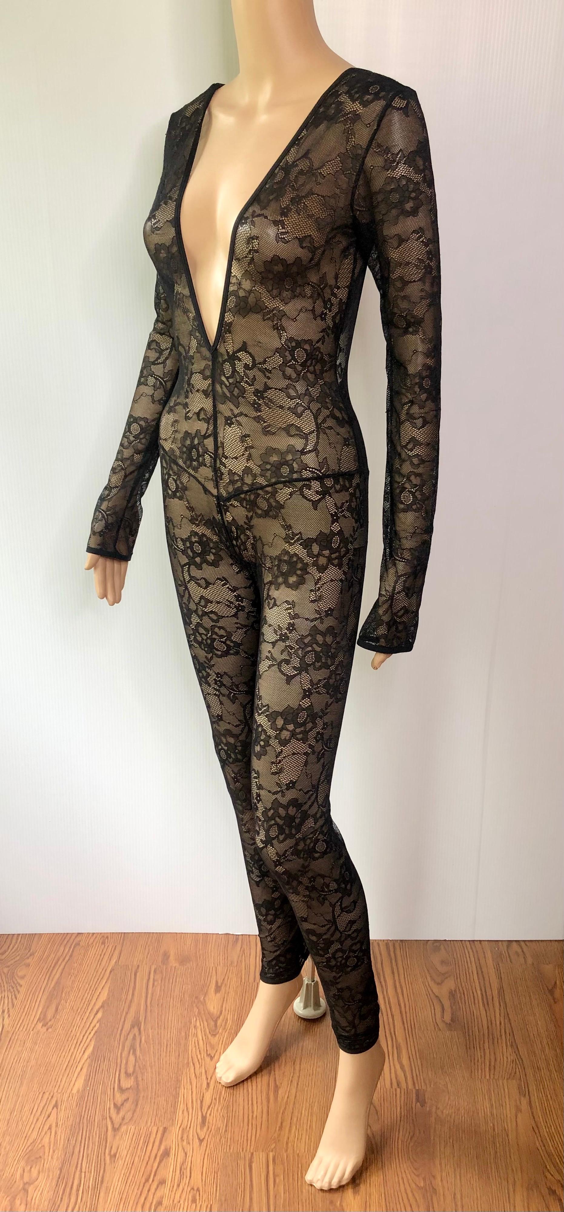 Gucci tiefer Ausschnitt offener Rücken durchsichtige Spitze Bodycon Schwarz Playsuit Jumpsuit im Zustand „Hervorragend“ in Naples, FL