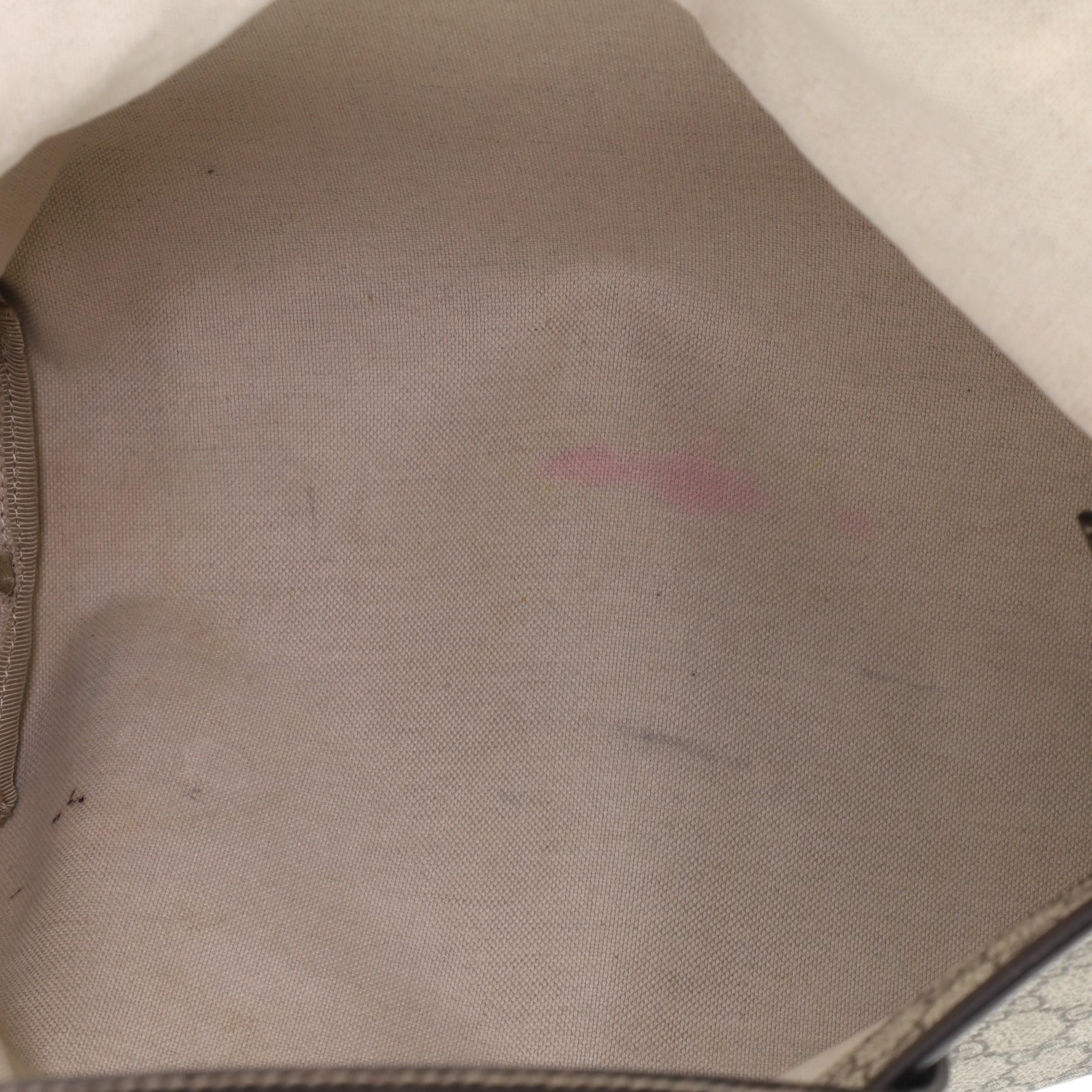 da uomo o donna Gucci Plus Tote GG in tela patinata Media in vendita