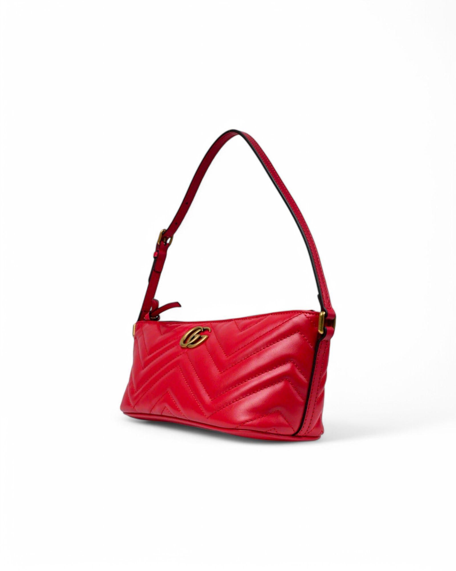 Red Gucci Pochette Hobo GG Marmont Rossa in vendita