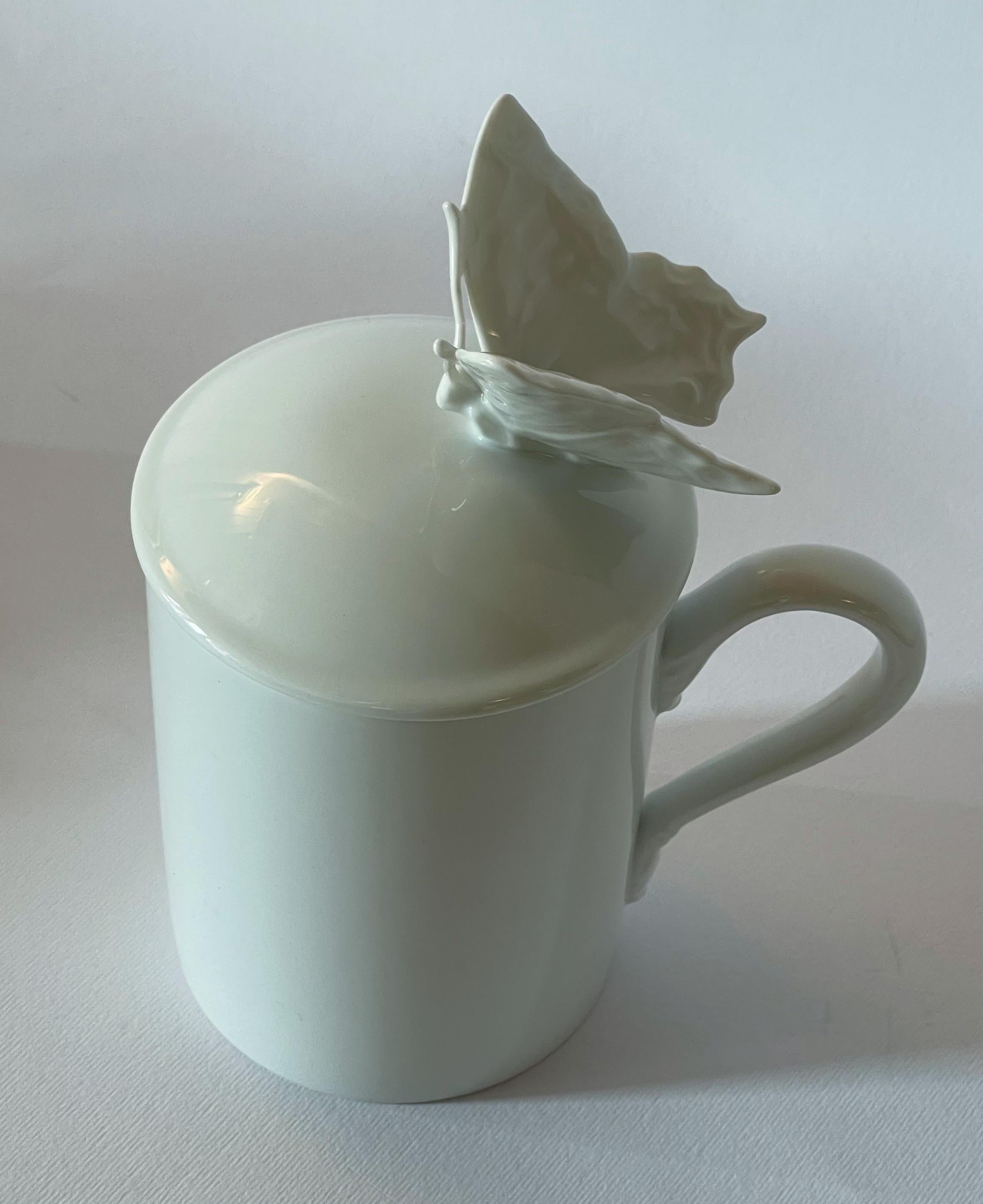 Tazza Gucci in porcellana bianca con farfalla sul coperchio, della collezione Richard Ginori 1735 / Made in Italy
Timbro originale sulla base / viene fornito con la scatola originale
Diametro: 3 pollici, altezza 6,5 pollici
1 disponibile in