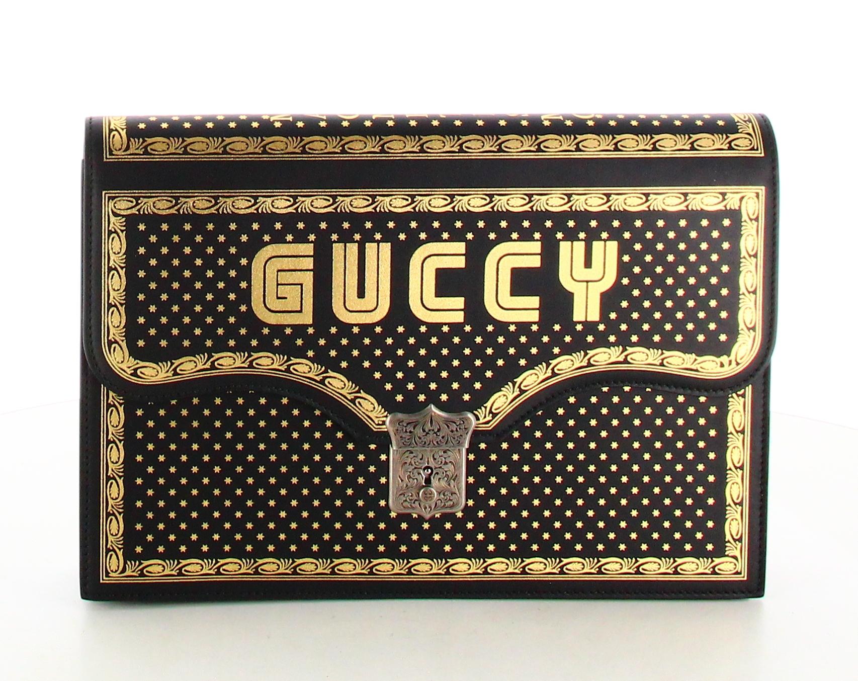 Gucci Portfolio Clutch Bag 

- Very good condition. Shows very slight traces of wear over time. 
- Gucci clutch bag 
- Black leather 
- Print golden 
- Gucci Golden logo