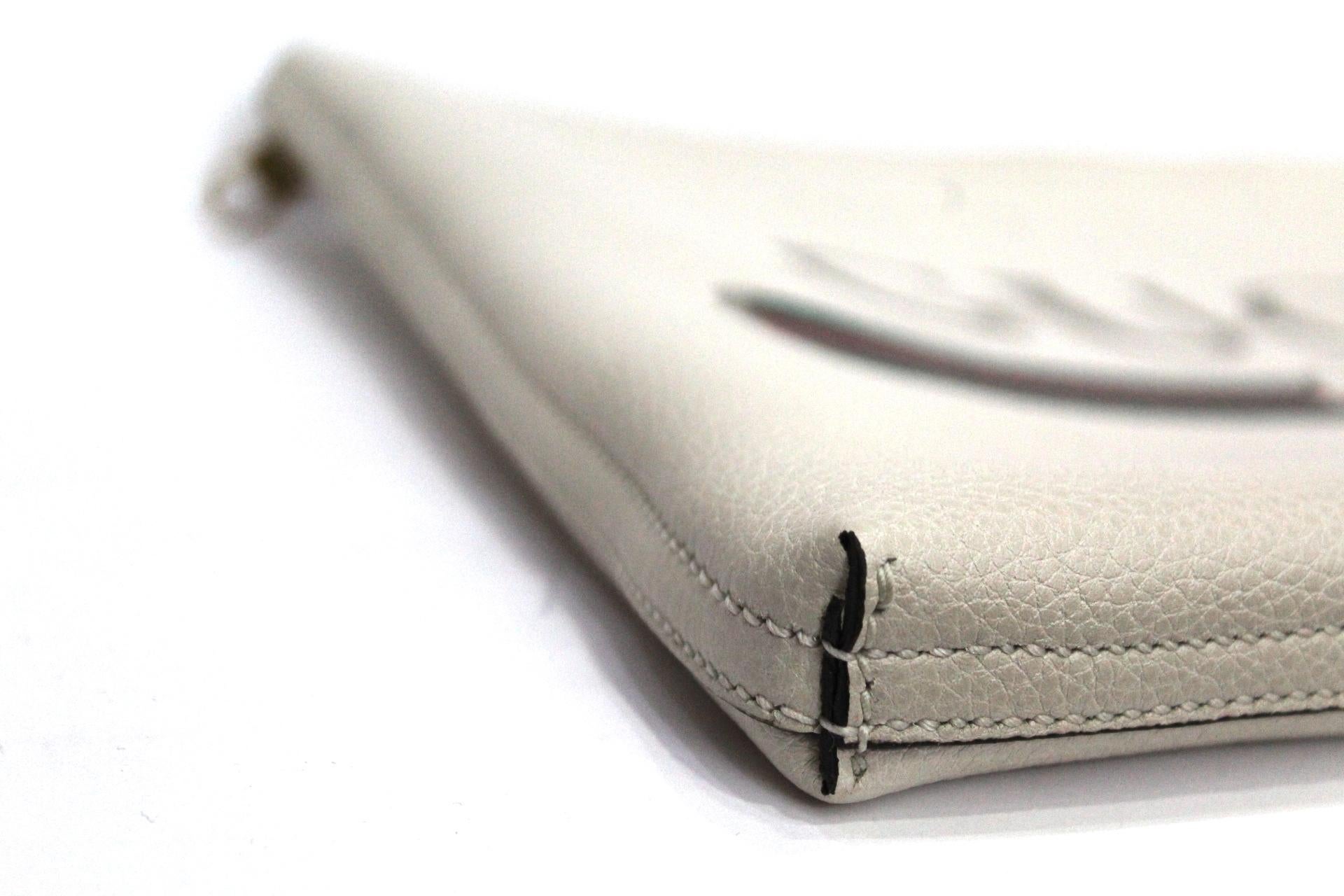 Gucci Pouch White Leather  Unisex Handbag  1