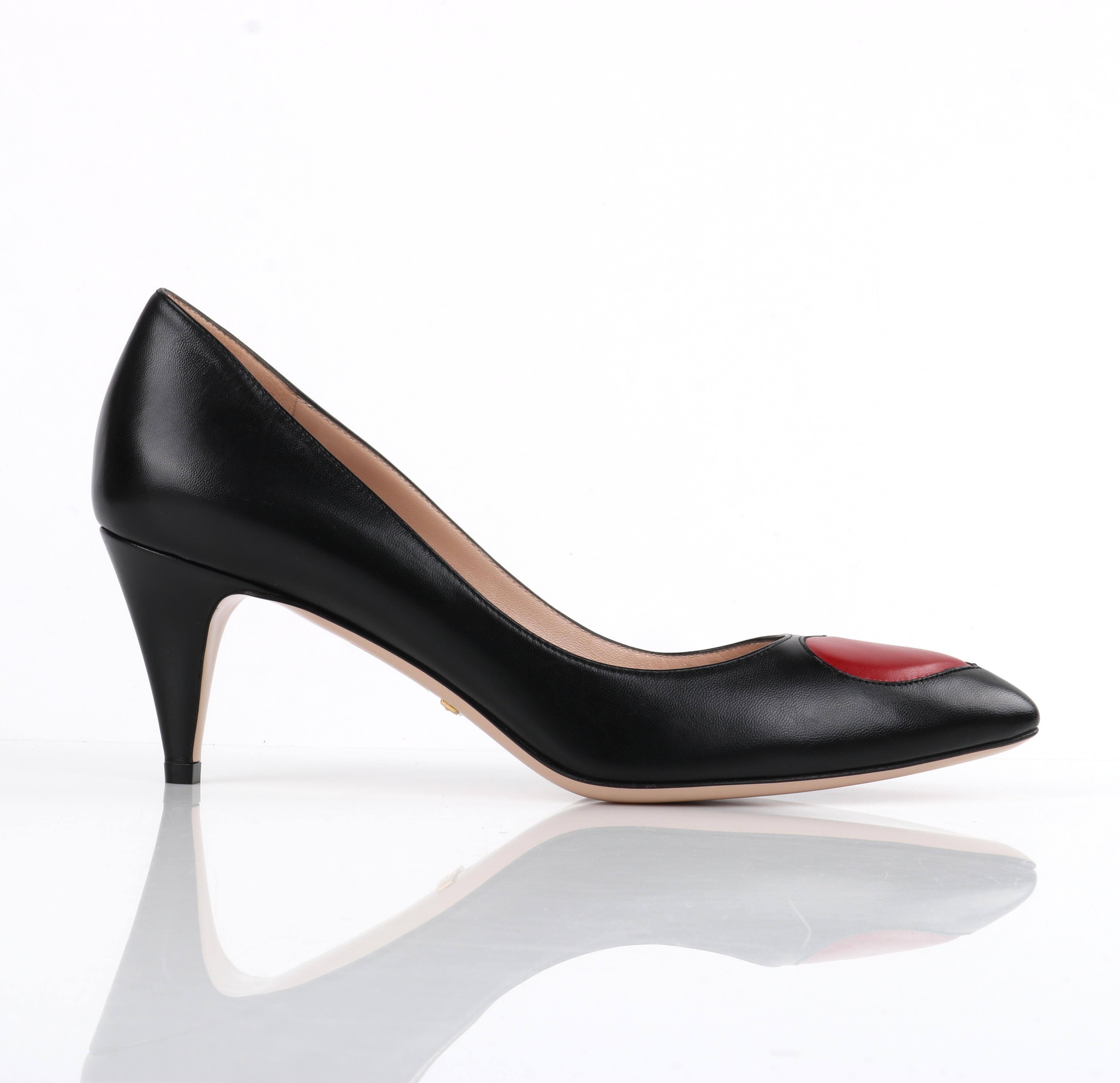 GUCCI Pre-Fall 2016 Black Red Leather Heart Pointed Toe Kitten Heel Pumps NIB In Excellent Condition In Thiensville, WI