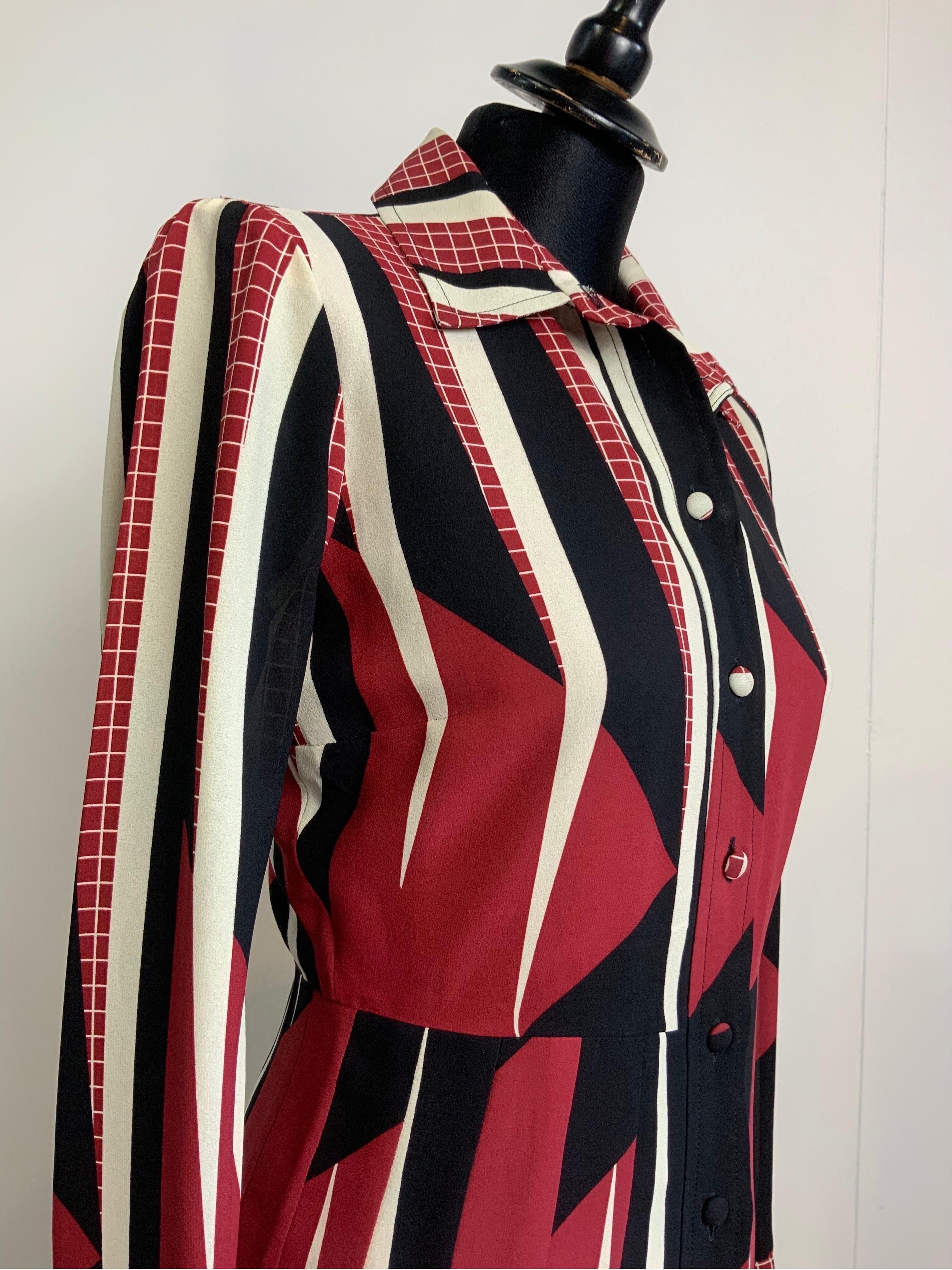 Gucci Pre Fall 2017 Kleid aus Seide bordeaux mit geometrischem Muster in A-Linie aus Seide im Zustand „Hervorragend“ im Angebot in Carnate, IT