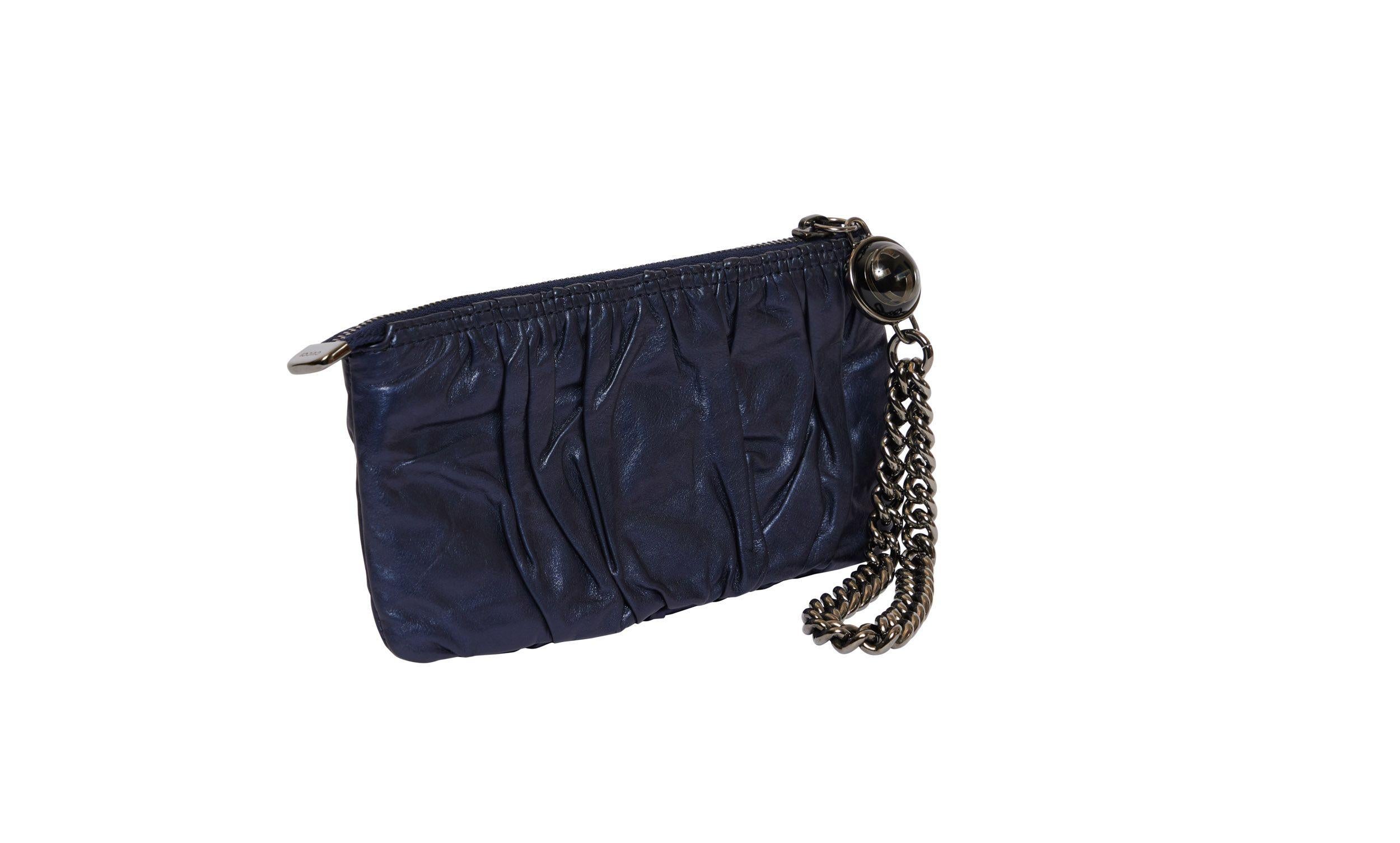 Noir Gucci Preloved Blue Leather Wristlet (portefeuille en cuir bleu) en vente
