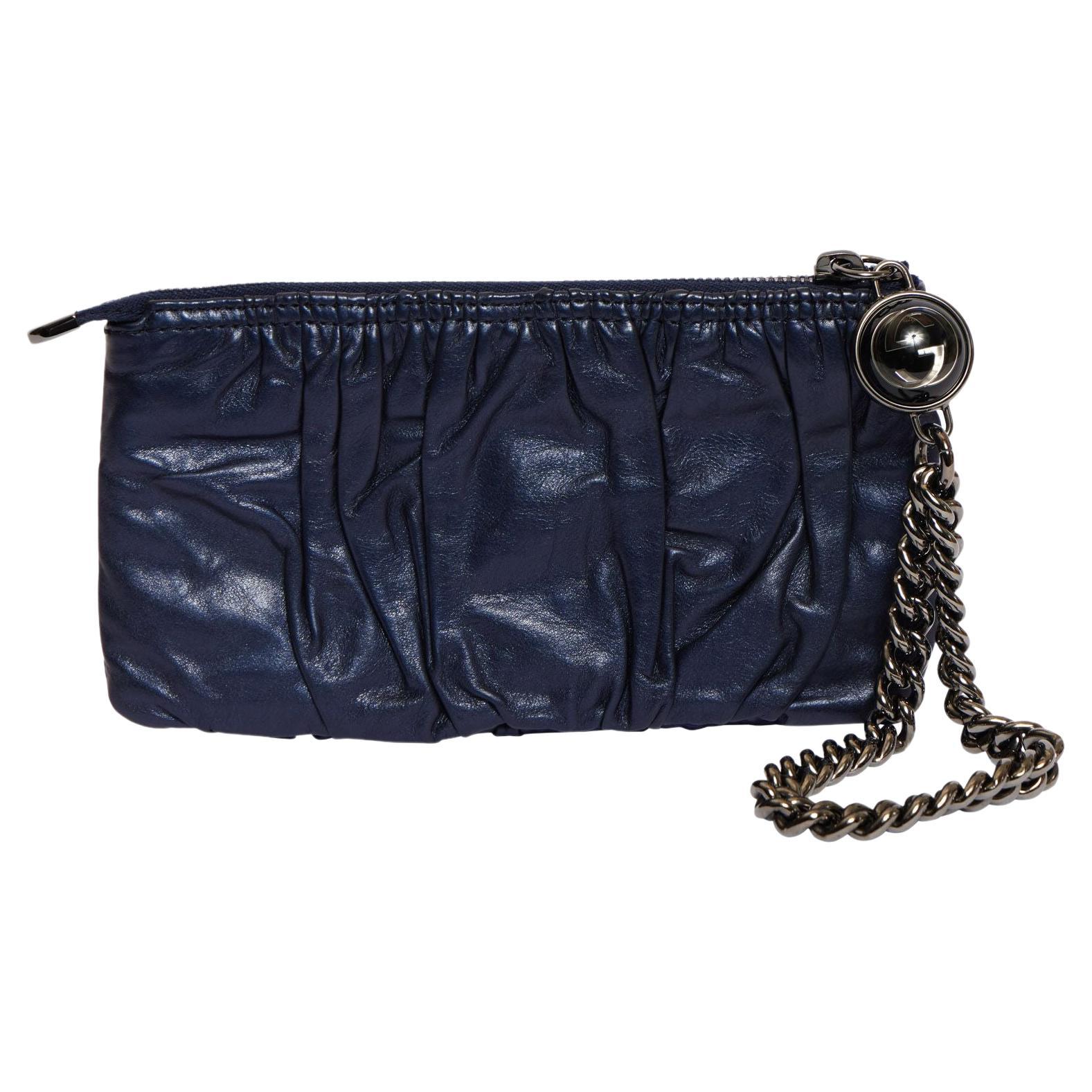Gucci Preloved Blue Leather Wristlet (portefeuille en cuir bleu) en vente