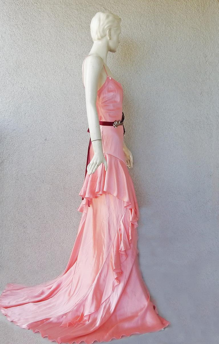 Gucci „Pretty in Pink“ Schräg geschnittenes Laufsteg-Kleid  im Angebot 3