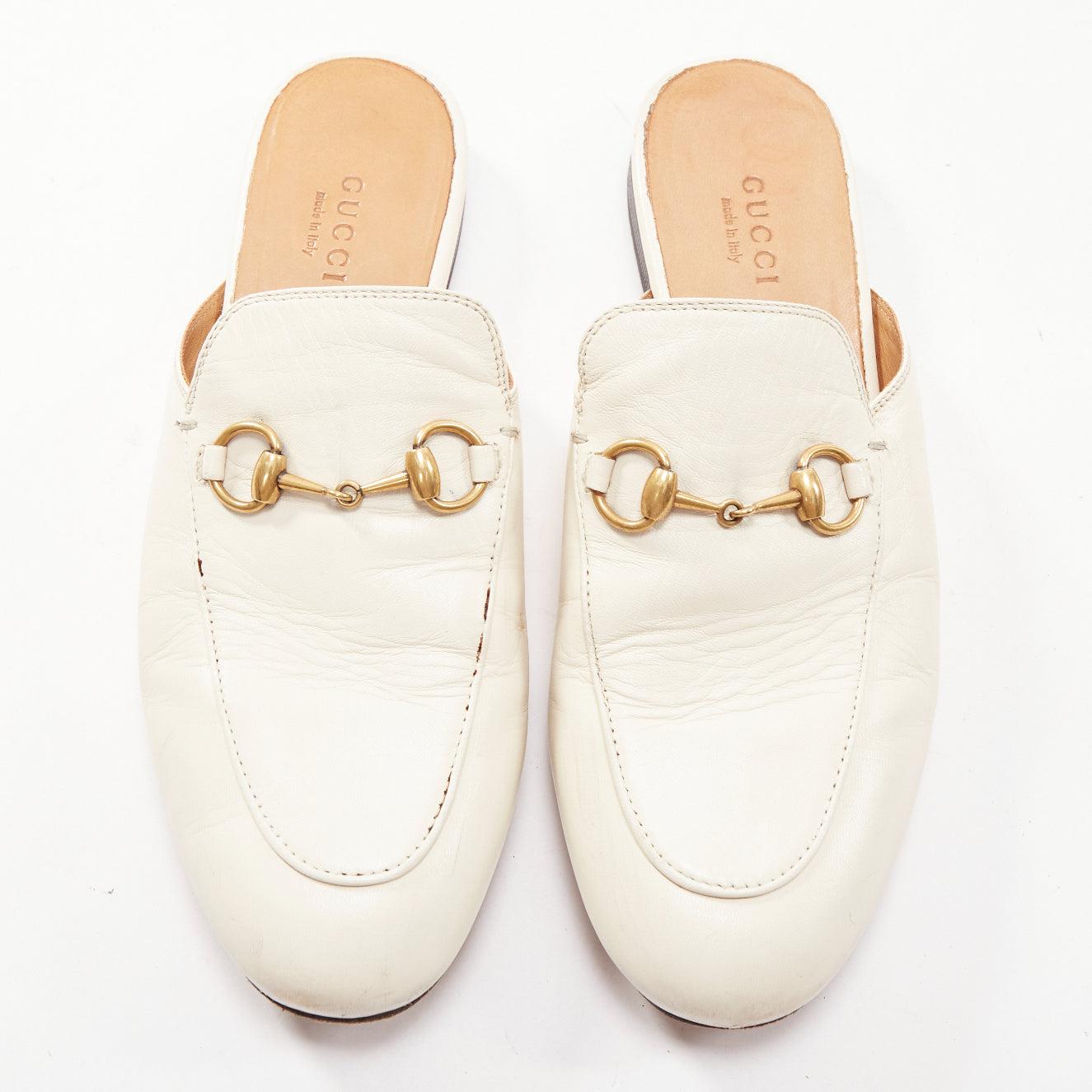 GUCCI Princetown cream leather gold horsebit flat mule loafer EU36
Reference: EALU/A00046
Brand: Gucci
Designer: Alessandro Michele
Model: Princetown
Material: Leather
Color: Cream, Gold
Pattern: Solid
Closure: Slip On
Lining: Brown Leather
Made in: