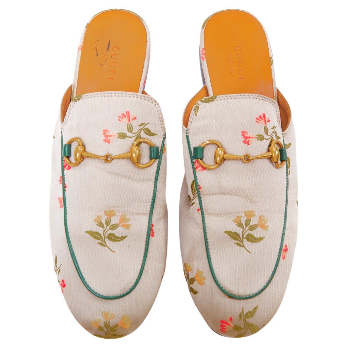 GUCCI Princetown gris jacquard floral dorado mocasín horsebit EU38
Referencia: VACN/A00096
Marca: Gucci
Diseñador: Alessandro Michele
Model No: Princetown
Material: Tejido
Color: Gris, Multicolor
Patrón: Floral
Cierre: Slip On
Forro: Piel