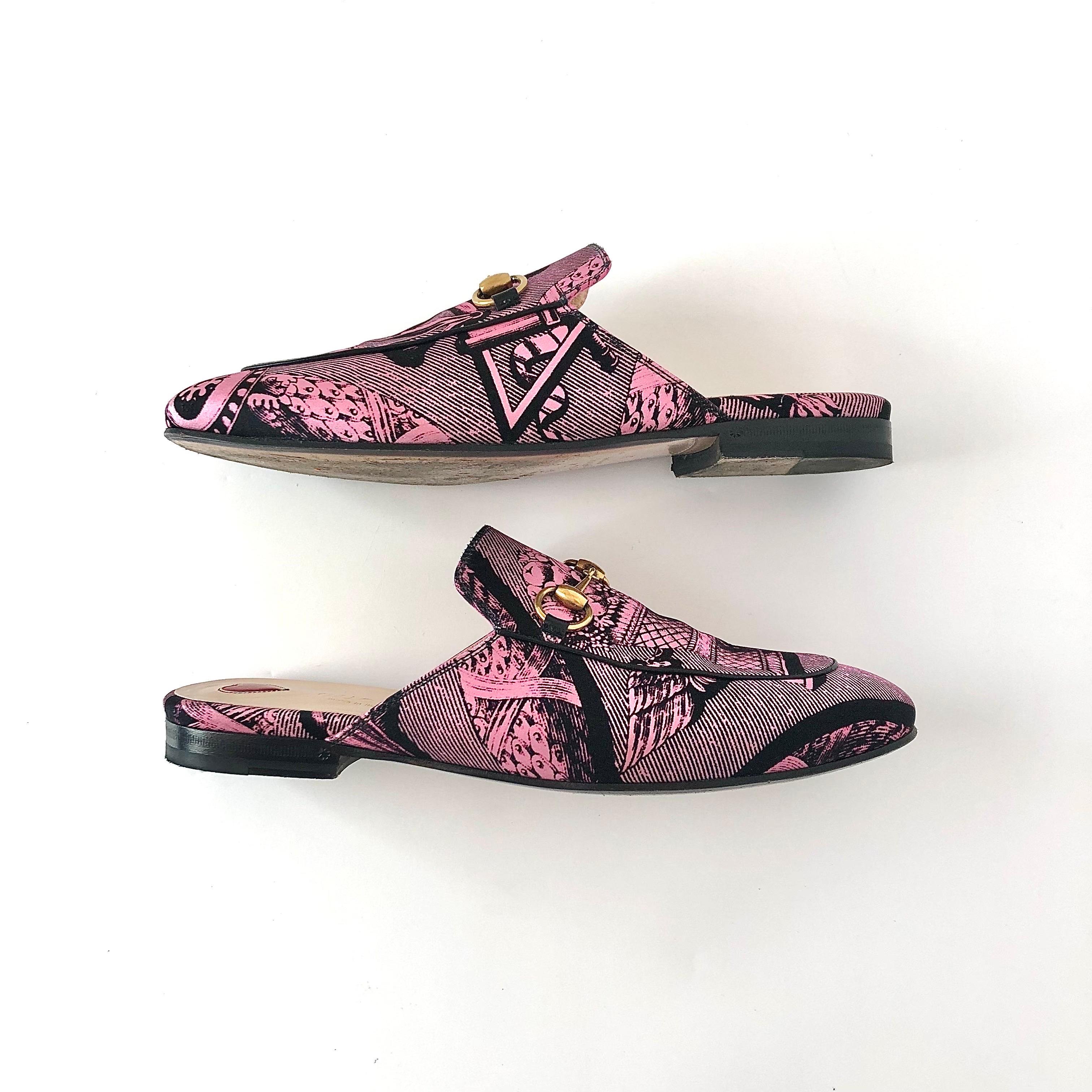 Gucci Princetown Horsebit Saint Romain Print Slip On Mules Flats 36 In condizioni buone in vendita a Mechanicsville, VA