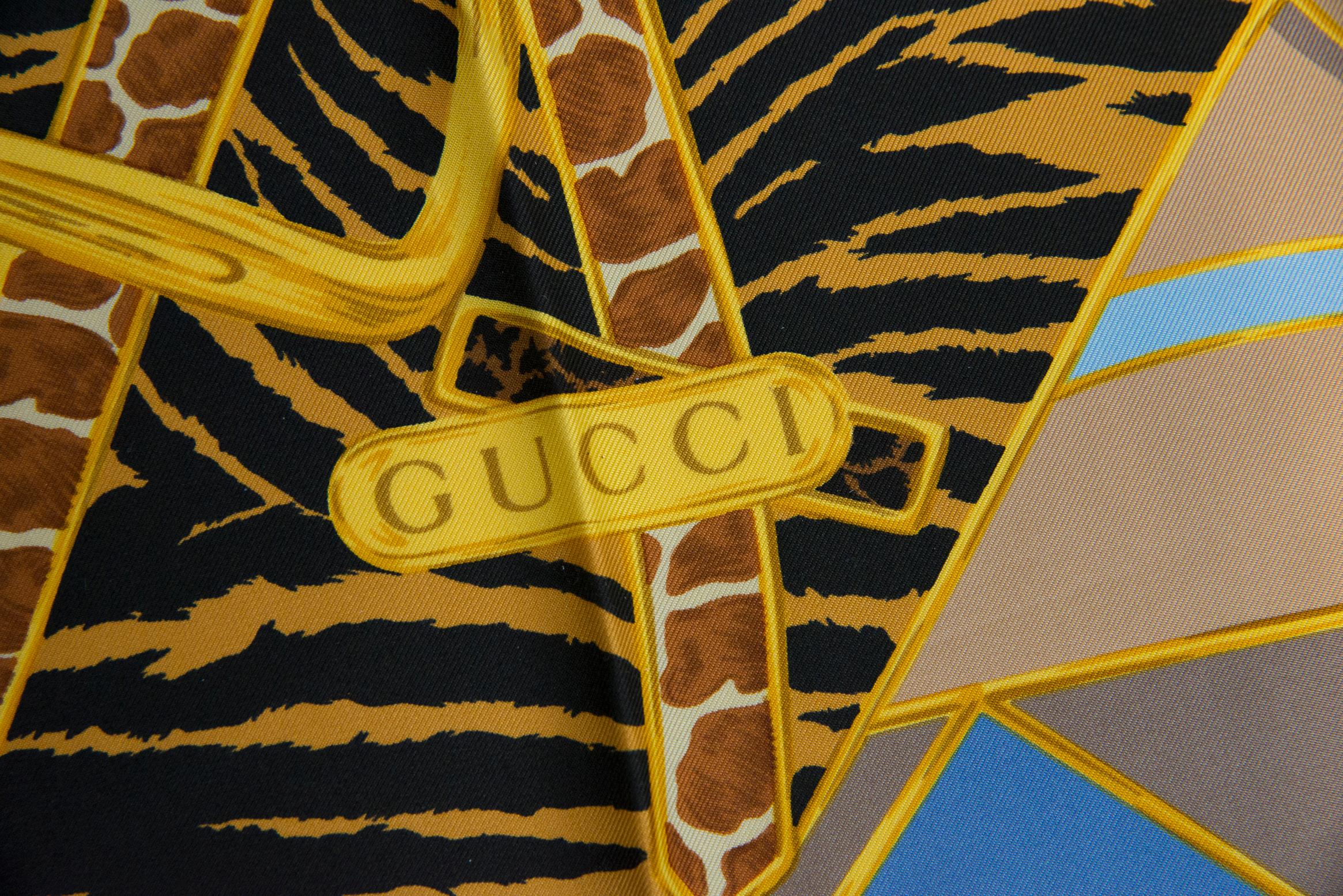 Gucci Quadratischer Schal aus bedruckter Seide-Twill für Damen oder Herren im Angebot
