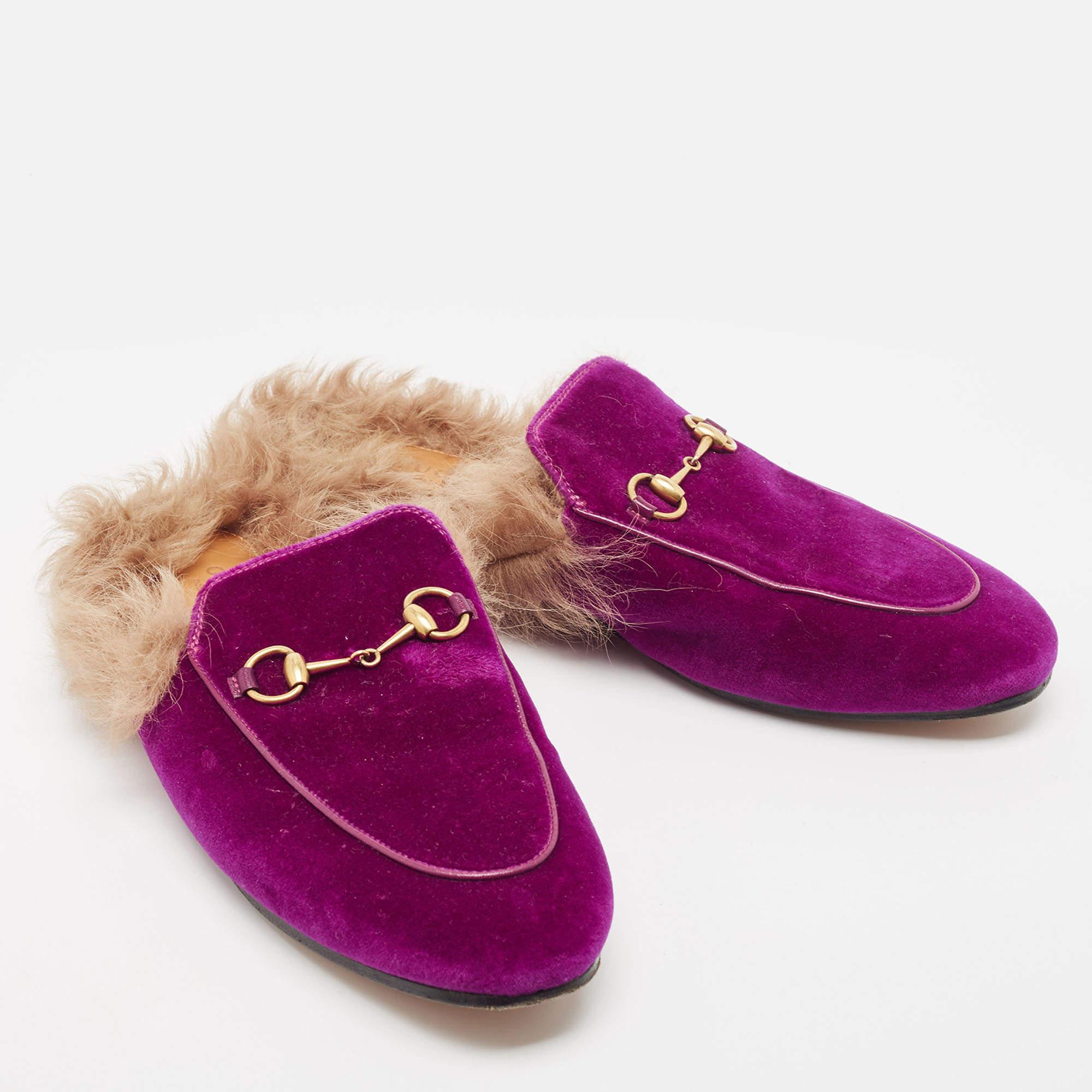 Gucci Purple/Beige Velvet and Fur Princetown Flat Mules Size 40 In Good Condition In Dubai, Al Qouz 2