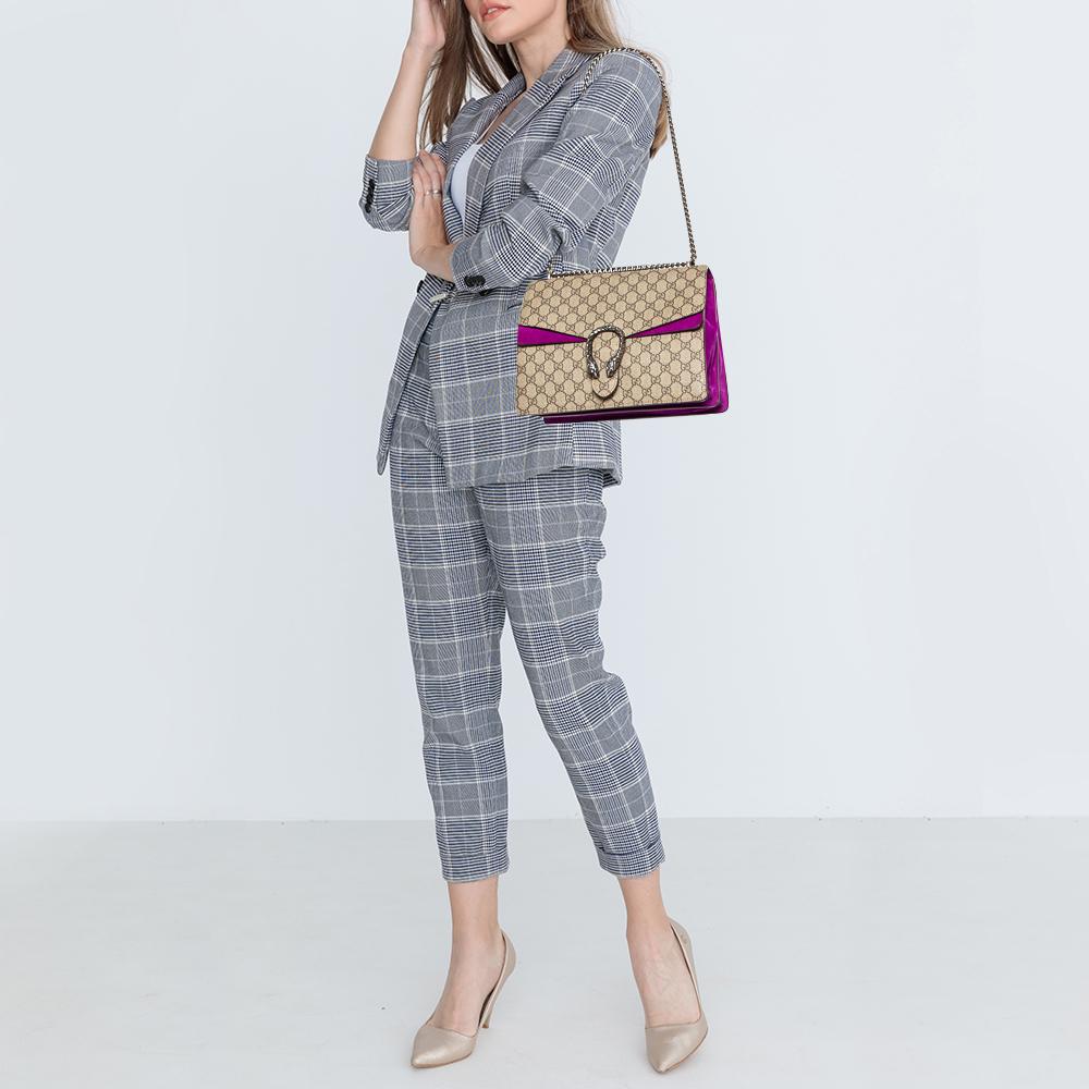 Picture yourself swinging this gorgeous bag at your outings with friends or at social gatherings and imagine how it will not only complement all your outfits but fetch you endless compliments. This Gucci creation has been beautifully crafted from GG