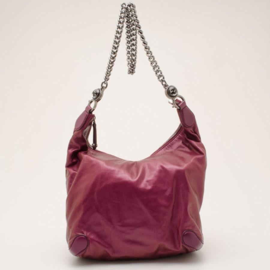 Go for a relaxed, yet polished look with this Purple Galaxy Slouchy Metallic Leather Hobo. Made from soft metallic purple leather, this large hobo features a silver chain link shoulder strap with black GG logo charms. Its hold all interior is lined