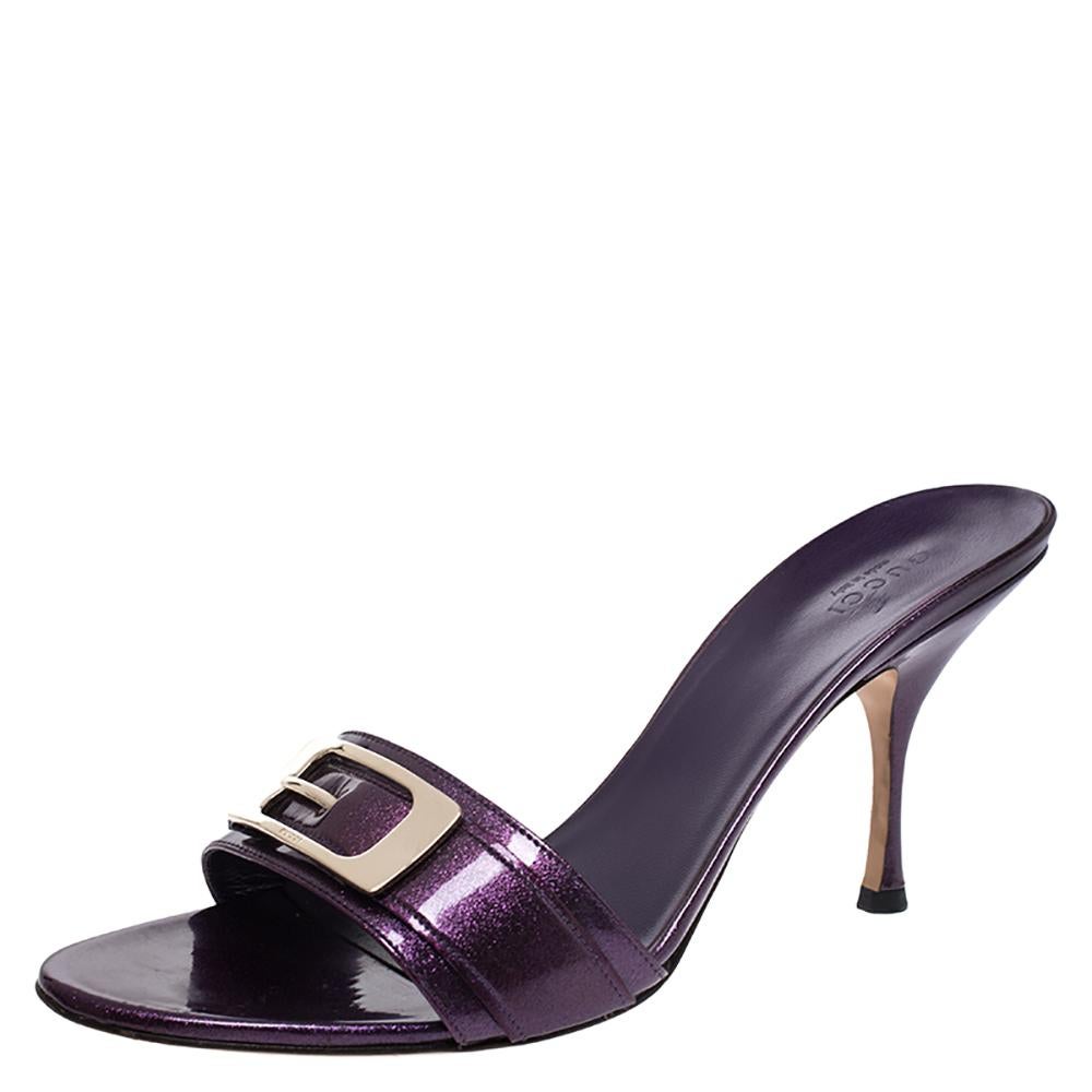 Gucci understands your need for comfort and style in these sandals. Look your casual best as you step out in these glitter patent leather sandals. They feature open toes, buckle details on the uppers and 9.5 cm heels.

Includes
Original Dustbag