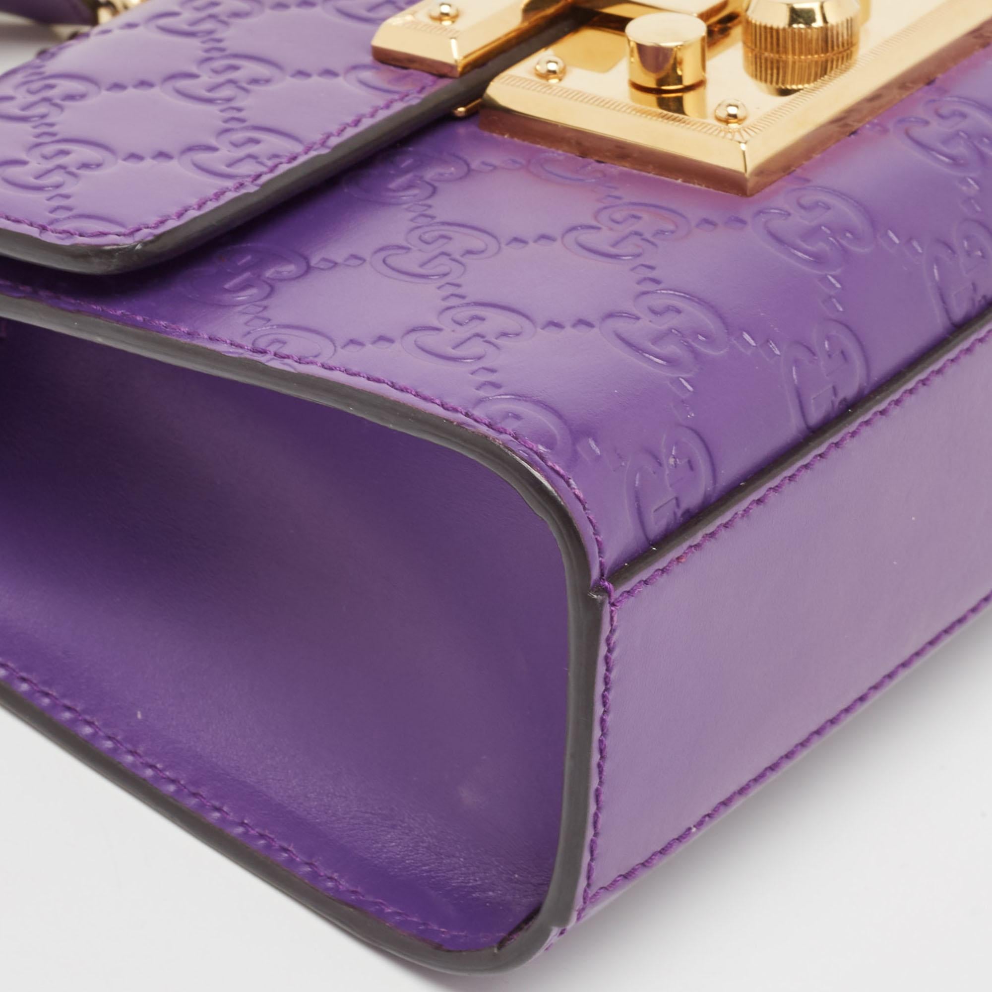 Gucci Purple Guccissima Leather Small Padlock Shoulder Bag In Good Condition For Sale In Dubai, Al Qouz 2