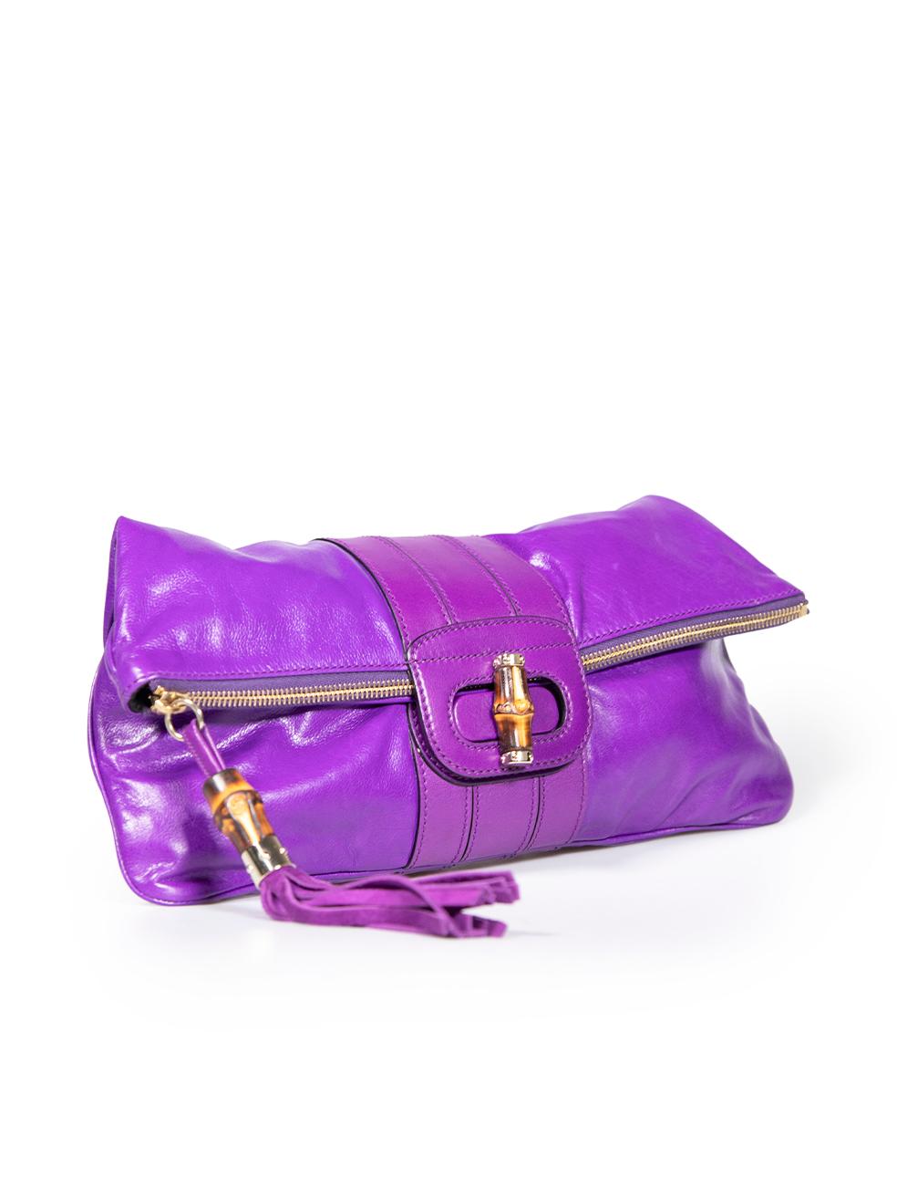 CONDITION is Very good. Minimal wear to clutch bag is evident. Minimal wear to the exterior with some very light scratching and creasing seen over the leather surface on this used Gucci designer resale item.
 
 
 
 Details
 
 
 Purple
 
 Leather
 
