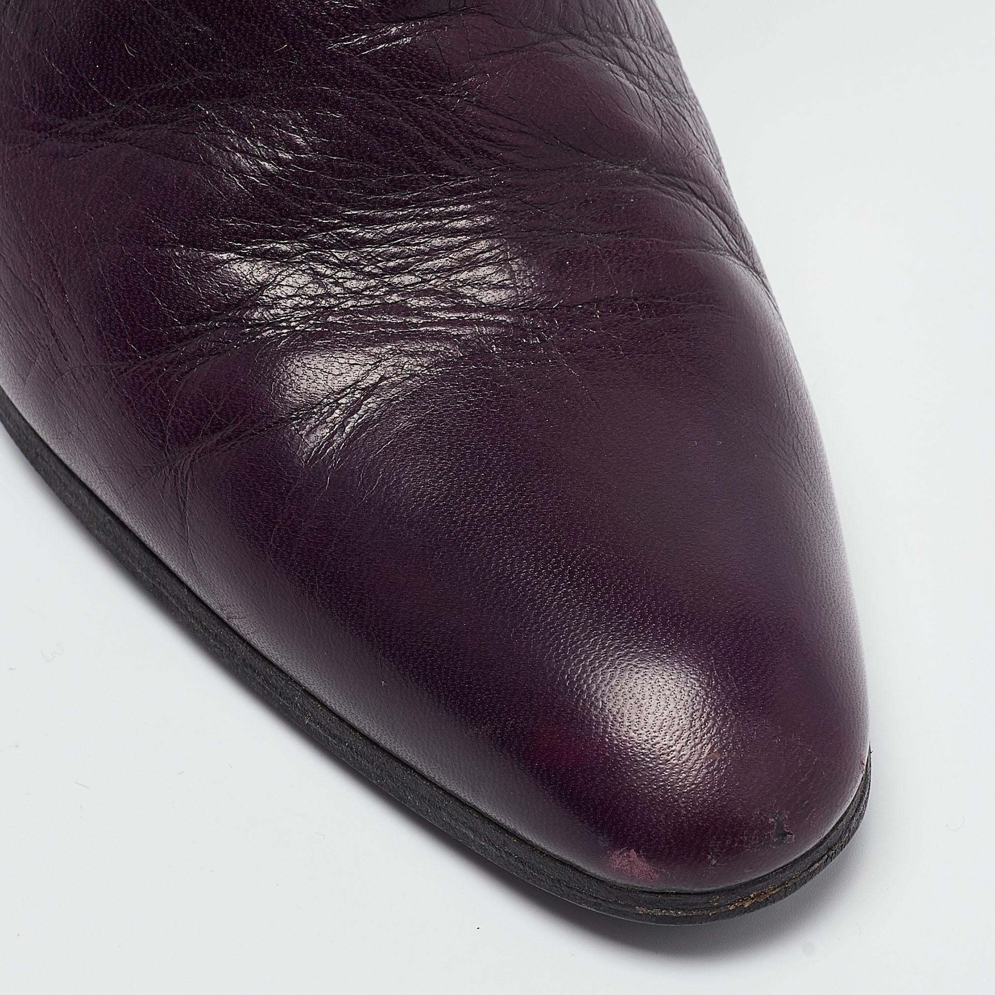 Bottines Gucci en cuir violet avec boucle, taille 37,5 en vente 3