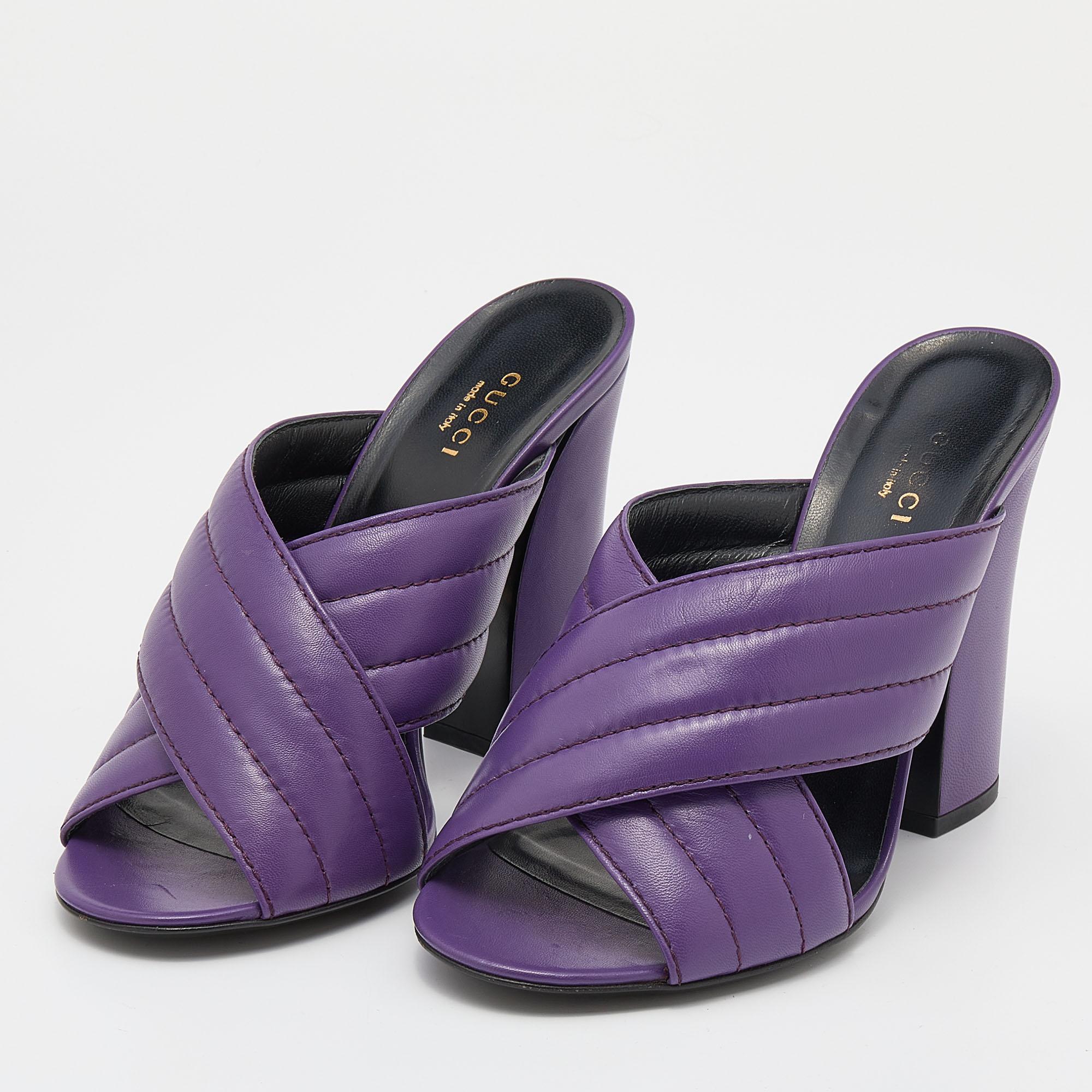 These chic sandals from Gucci will give your entire ensemble a luxe update. Crafted with quilted leather, this pair features open toes, a wide crisscross strap on the vamps, and 12cm heels. These fine purple shoes will offer both elegance and