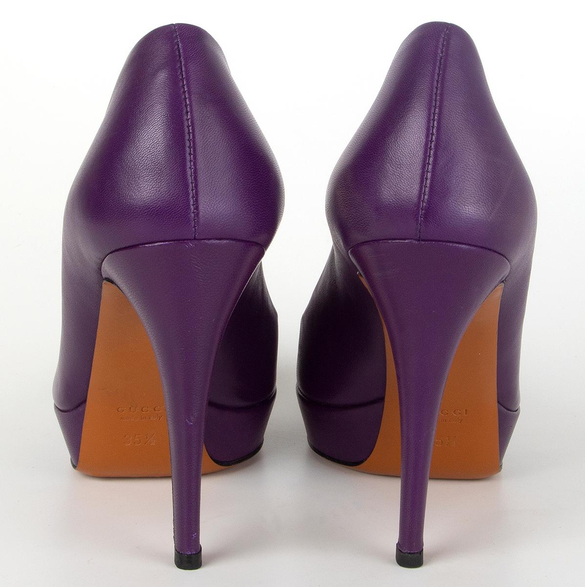 Chaussures à talons compensés Gucci en cuir violet 35,5 Excellent état - En vente à Zürich, CH