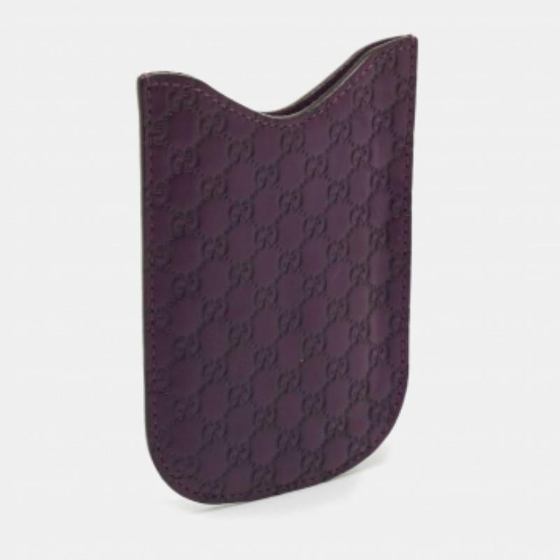 Cosa c'è di meglio di oggetti che sono funzionali e allo stesso tempo degni di essere sfoggiati? Questa splendida custodia/cover Gucci è stata progettata in modo intelligente per proteggere il tuo telefono da urti, graffi e polvere.