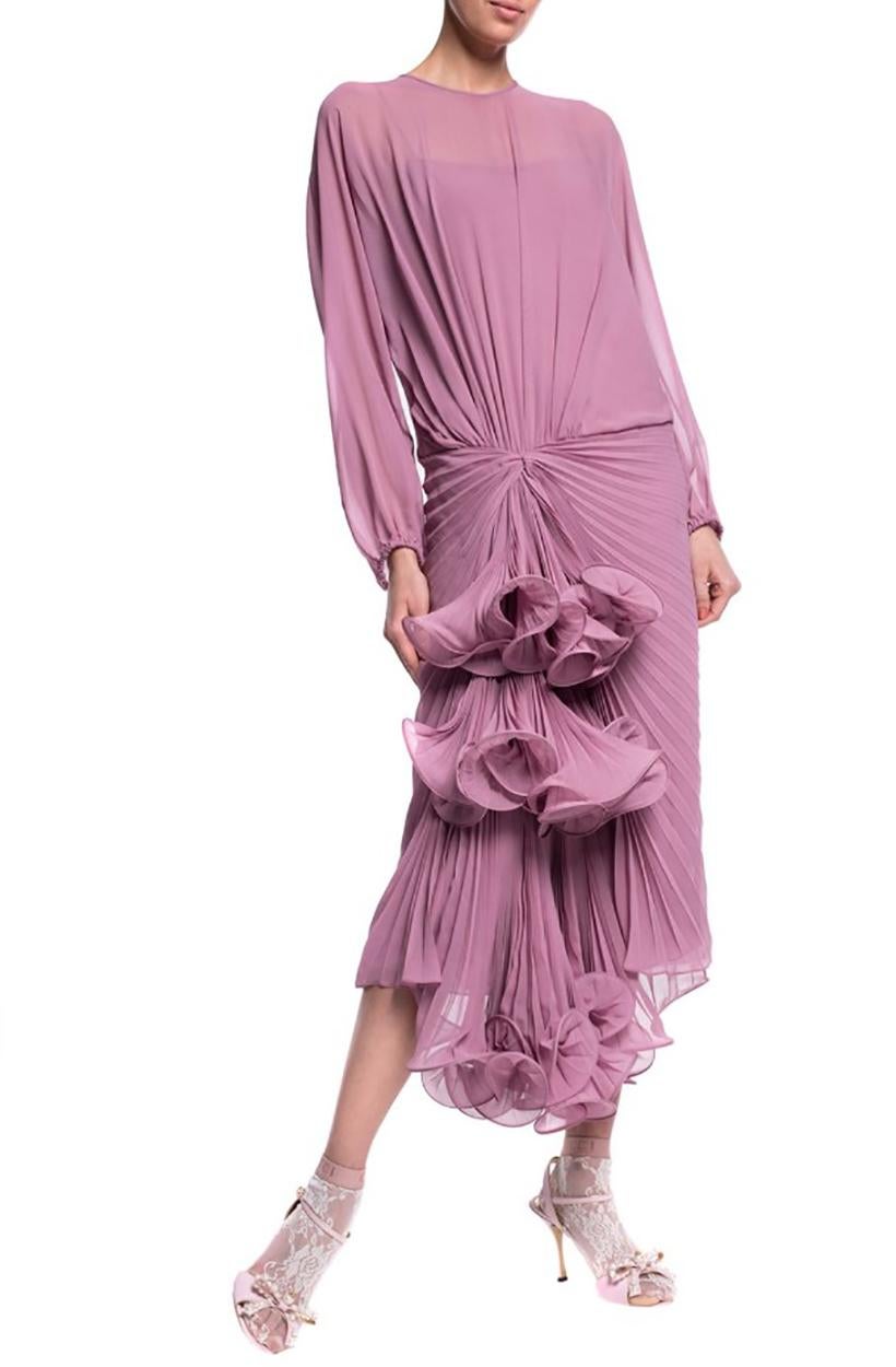 GUCCI

Gucci Silk Georgette Draped Dress
By Alessandro Michele
Pink
Pleated & Ruffle Accents
Long Sleeve with Crew Neck
Concealed Zip Closure at Back

Content: 100% Silk

Size IT 44 - M
Bust: 40.5