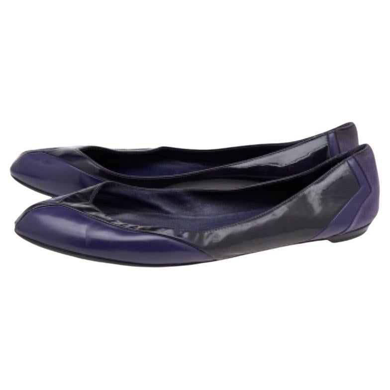 Combina estas impresionantes bailarinas de Gucci con cualquier conjunto y eleva tu look al instante. Fabricados en ante y charol, tienen puntera redonda, cómodas plantillas de piel y suela de goma resistente. ¡Son una gran compra!