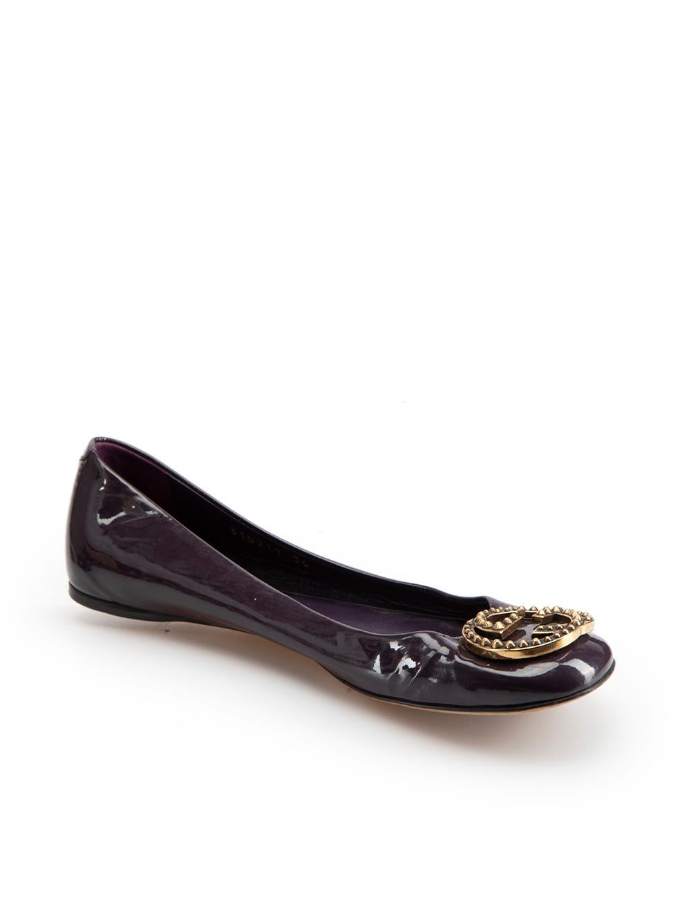 CONDITION is Good. Minor wear to shoes is evident. Light wear to both shoes with general creasing of the leather on this used Gucci designer resale item.
  
Details
Purple
Patent leather
Ballet flats
Round toe
Slip on
'GG' buckle detail
  
Made in
