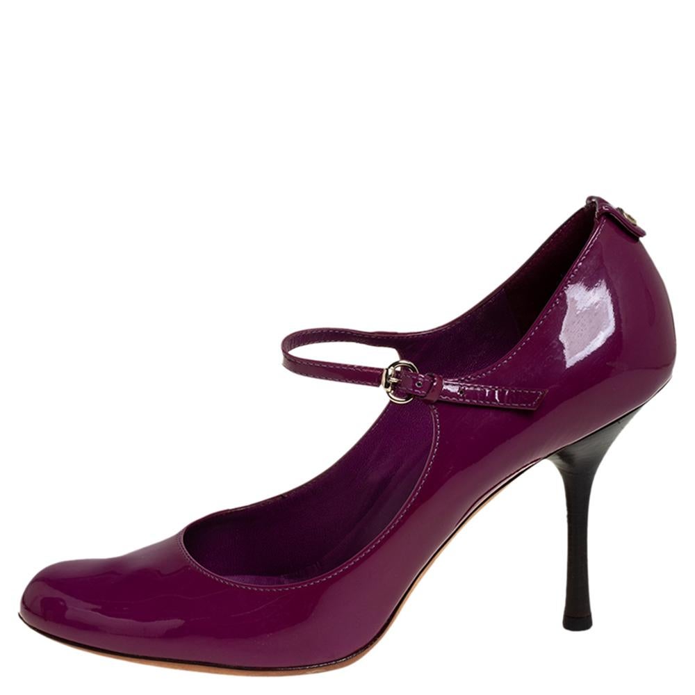 Attain a refined style with these Mary Jane pumps by Gucci. Made from purple patent leather, these designer shoes come with 10 cm heels, buckle closure, and the GG logo on the counters. The insoles are leather lined and have the brand label.


