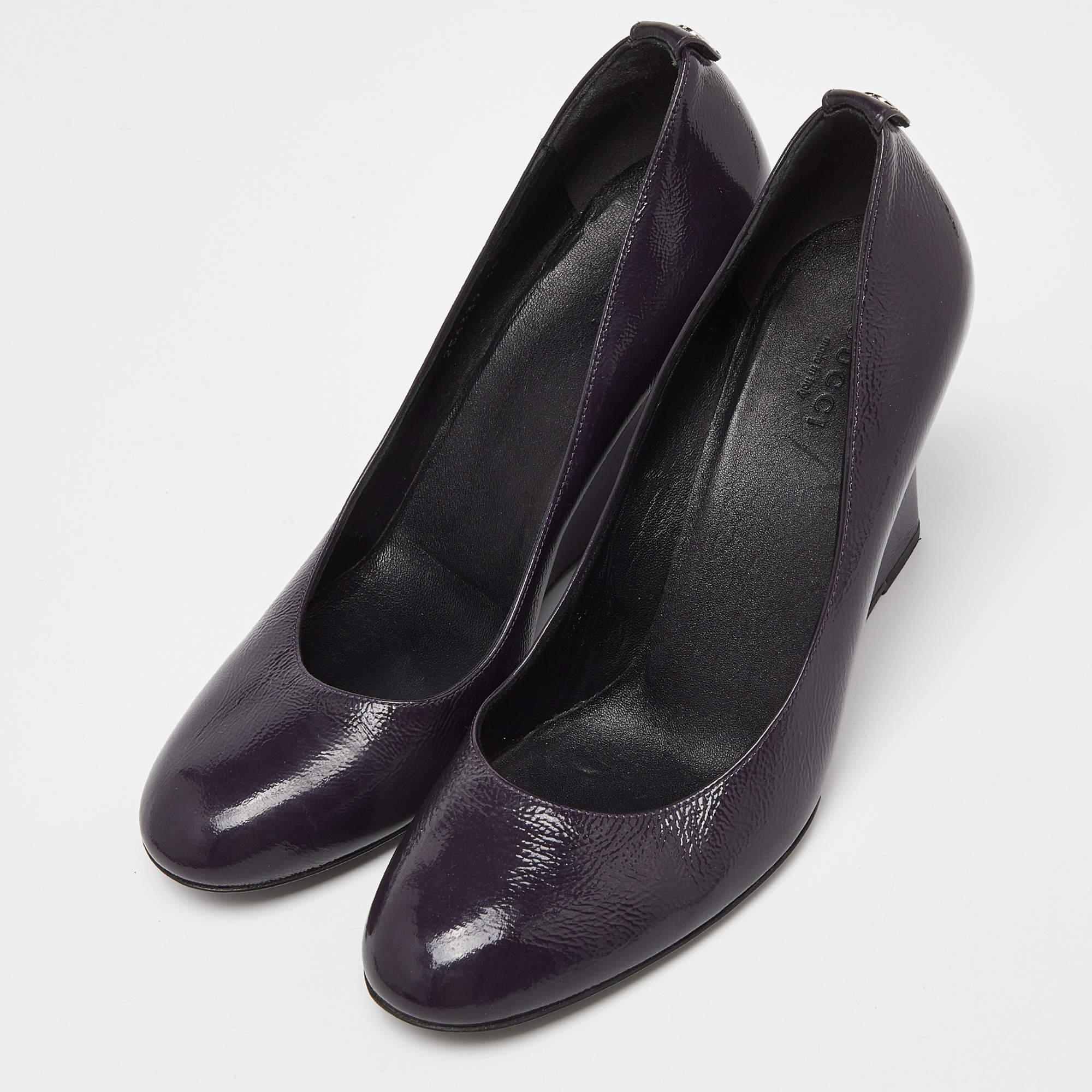 Ces chaussures compensées Gucci intemporelles sont conçues pour durer saison après saison. Ils sont confortables et d'une grande qualité de finition.