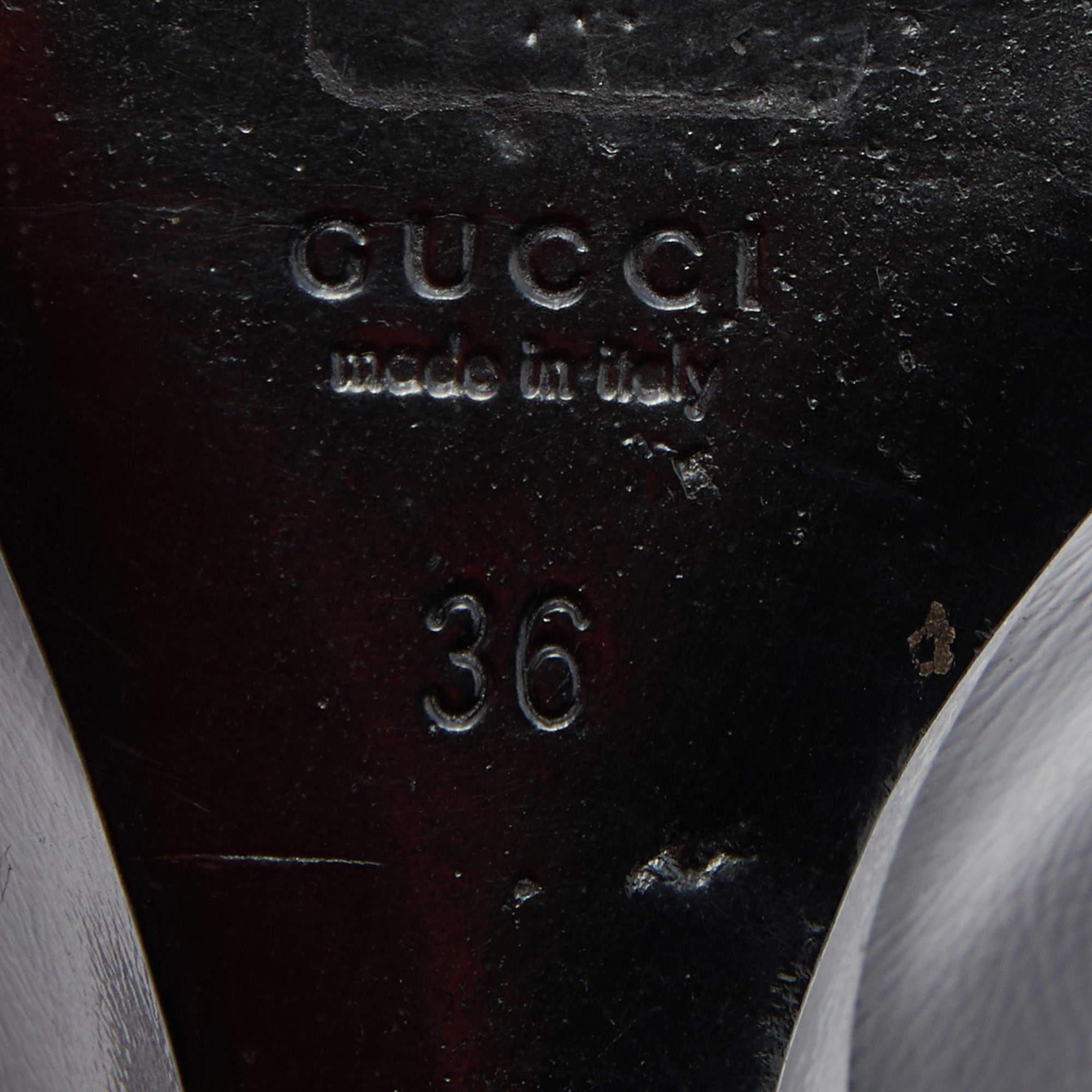 Gucci Bombas de punta redonda con cuña de charol morado talla 36 en venta 3