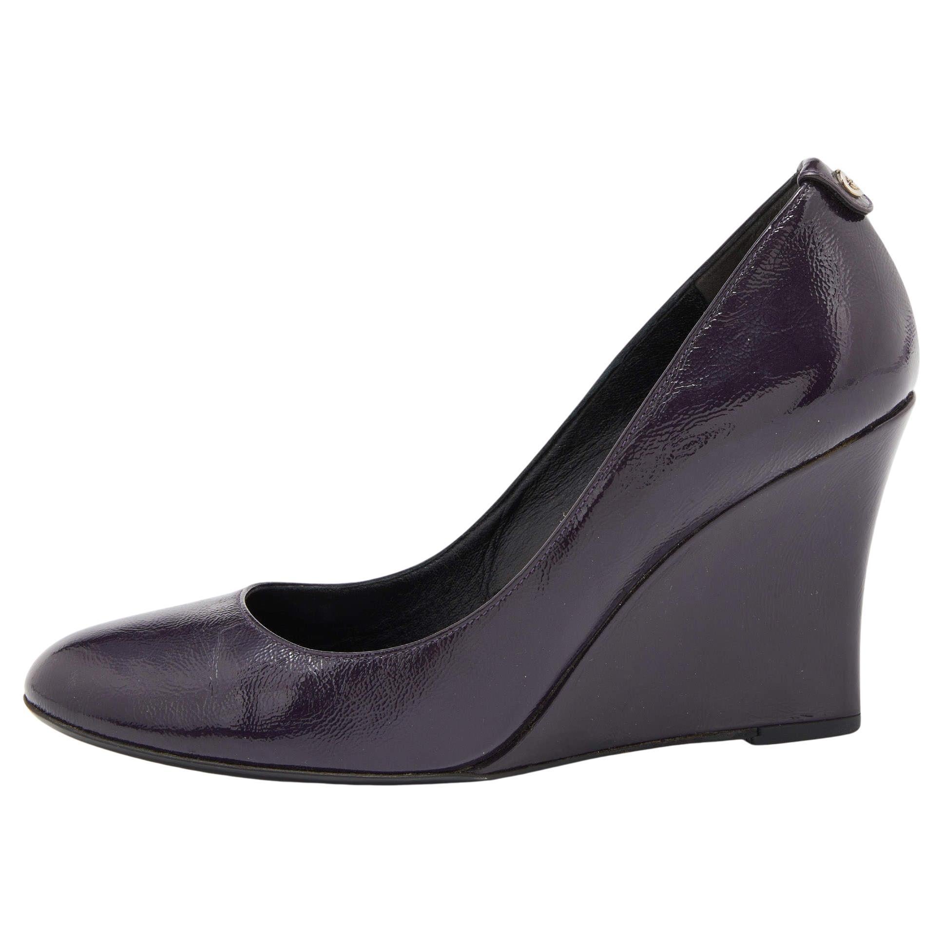 Gucci Purple Patent Leather Wedge Round Toe Pumps Size 36 For Sale