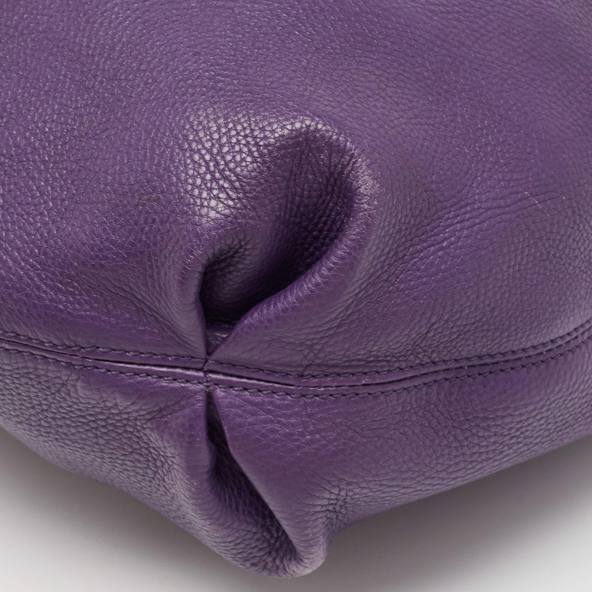 Gucci Purple Pebbled Calfskin Leather Soho Hobo In Good Condition In Dubai, Al Qouz 2