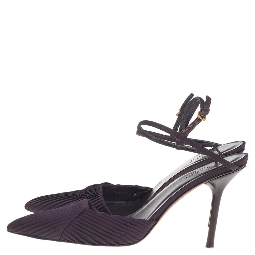Gucci Purple Pleated Fabric Pointed Toe Ankle Strap Sandals Size 37 In Good Condition In Dubai, Al Qouz 2