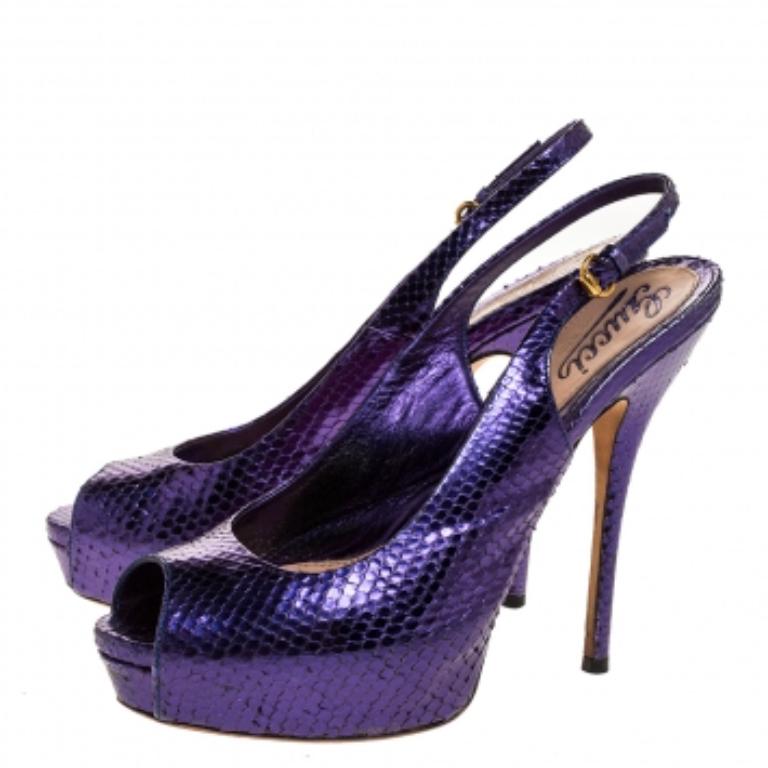 Gucci Purple Python Leather Sofia Platform Peep Toe Slingback Sandals Size 37 In Fair Condition For Sale In Dubai, Al Qouz 2
