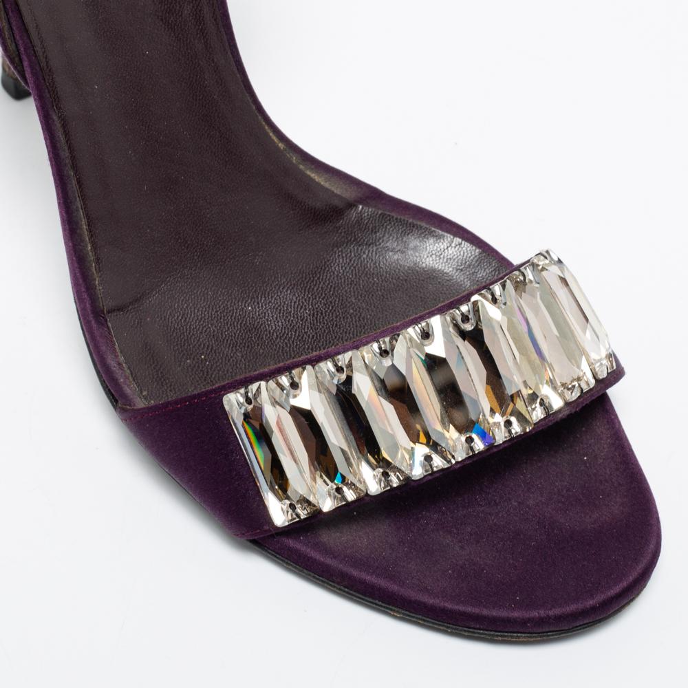 These Gucci sandals exude a refined style and sophisticated allure with their minimal design. Crafted from purple satin, they are highlighted by crystals on the uppers and lifted on slim heels.

