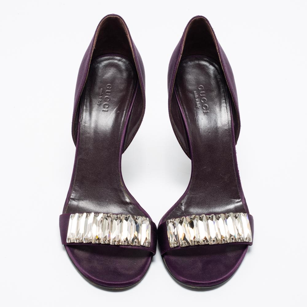 Gucci Purple Satin Crystal Embellished D'orsay Sandals Size 37.5 In Good Condition For Sale In Dubai, Al Qouz 2