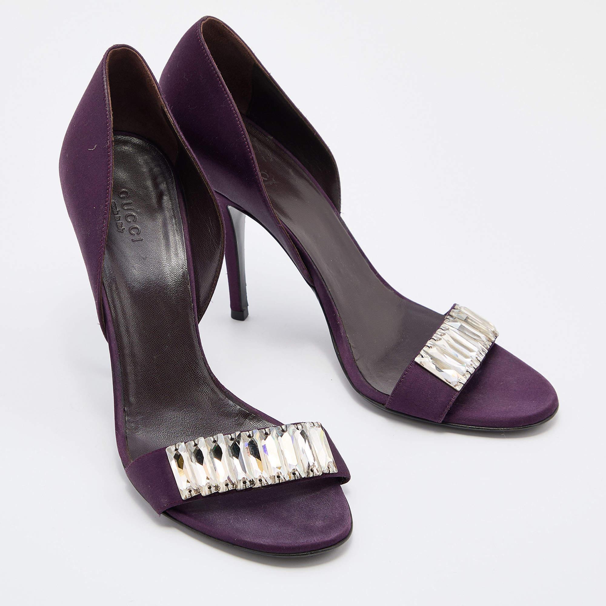Gucci Purple Satin Crystal Embellished D'orsay Sandals Size 39 In Fair Condition For Sale In Dubai, Al Qouz 2