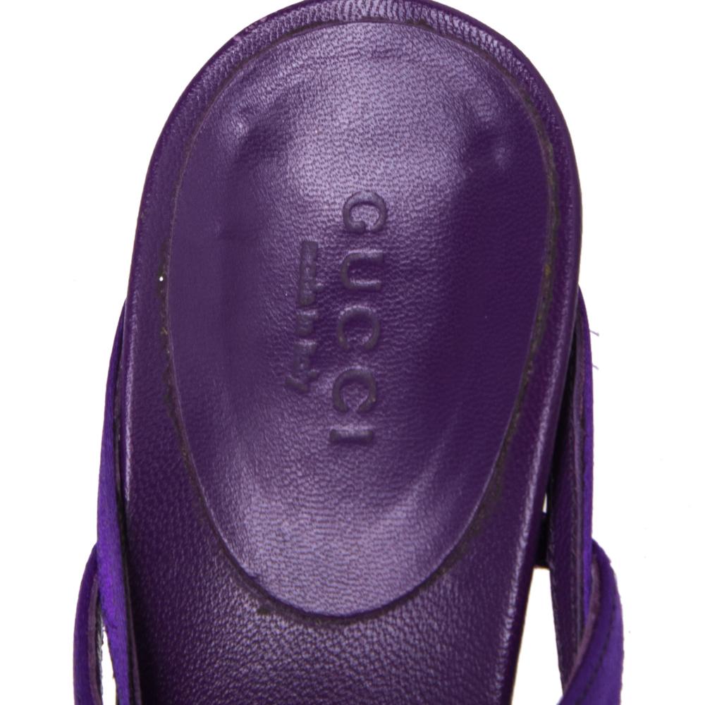Gucci Purple Satin GG Logo Ankle Strap Sandals Size 38 In Good Condition In Dubai, Al Qouz 2