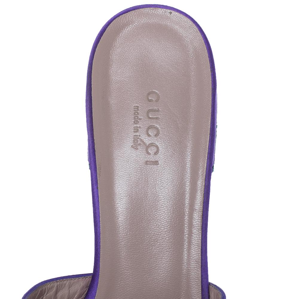Gucci Purple Satin Maxime Crystal Icon Bit Open Toe Slides Sandals Size 36.5 In Good Condition In Dubai, Al Qouz 2