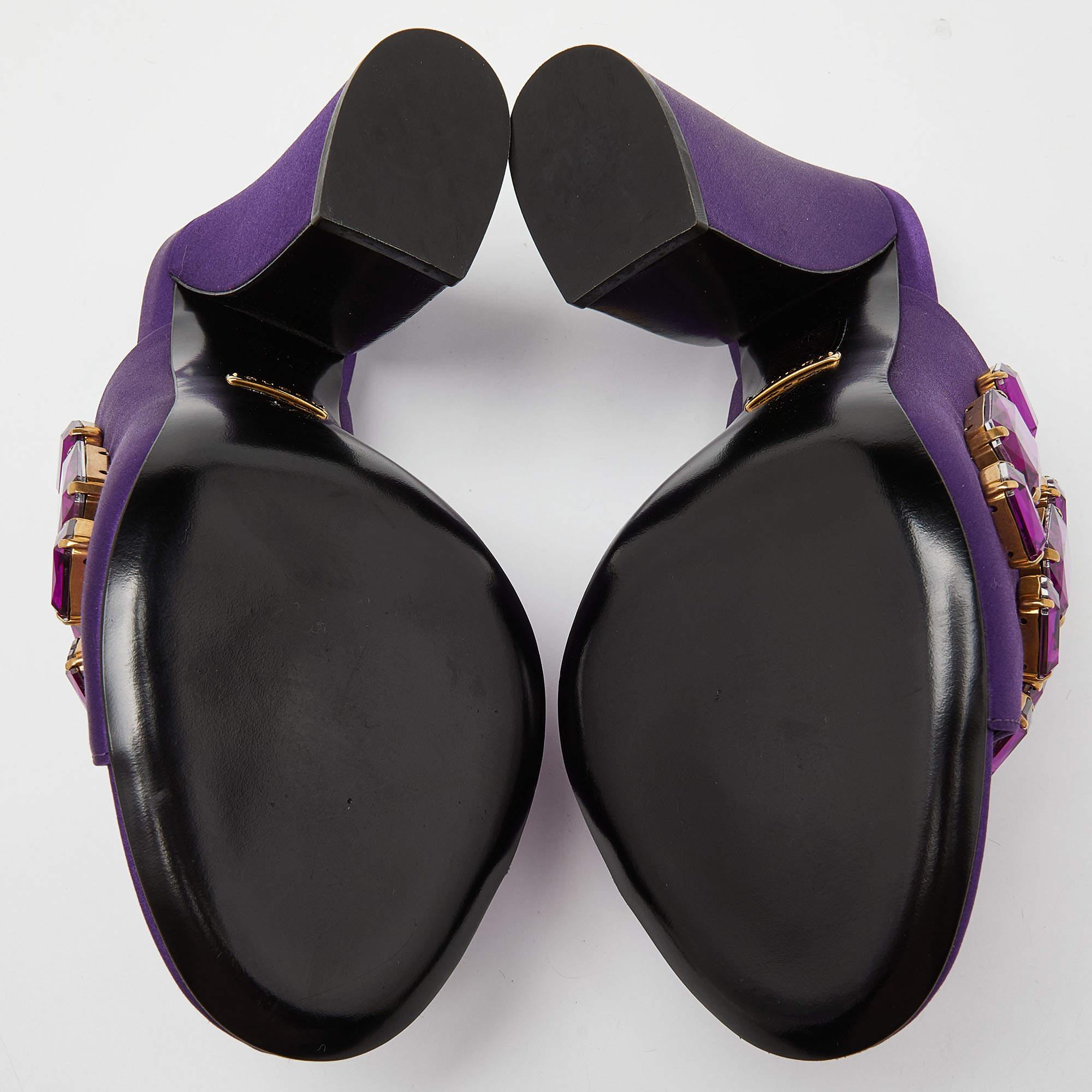 Gucci Purple Satin Tessa Crystal Embellished Peep Toe Slide Mules Size 37 In Excellent Condition For Sale In Dubai, Al Qouz 2
