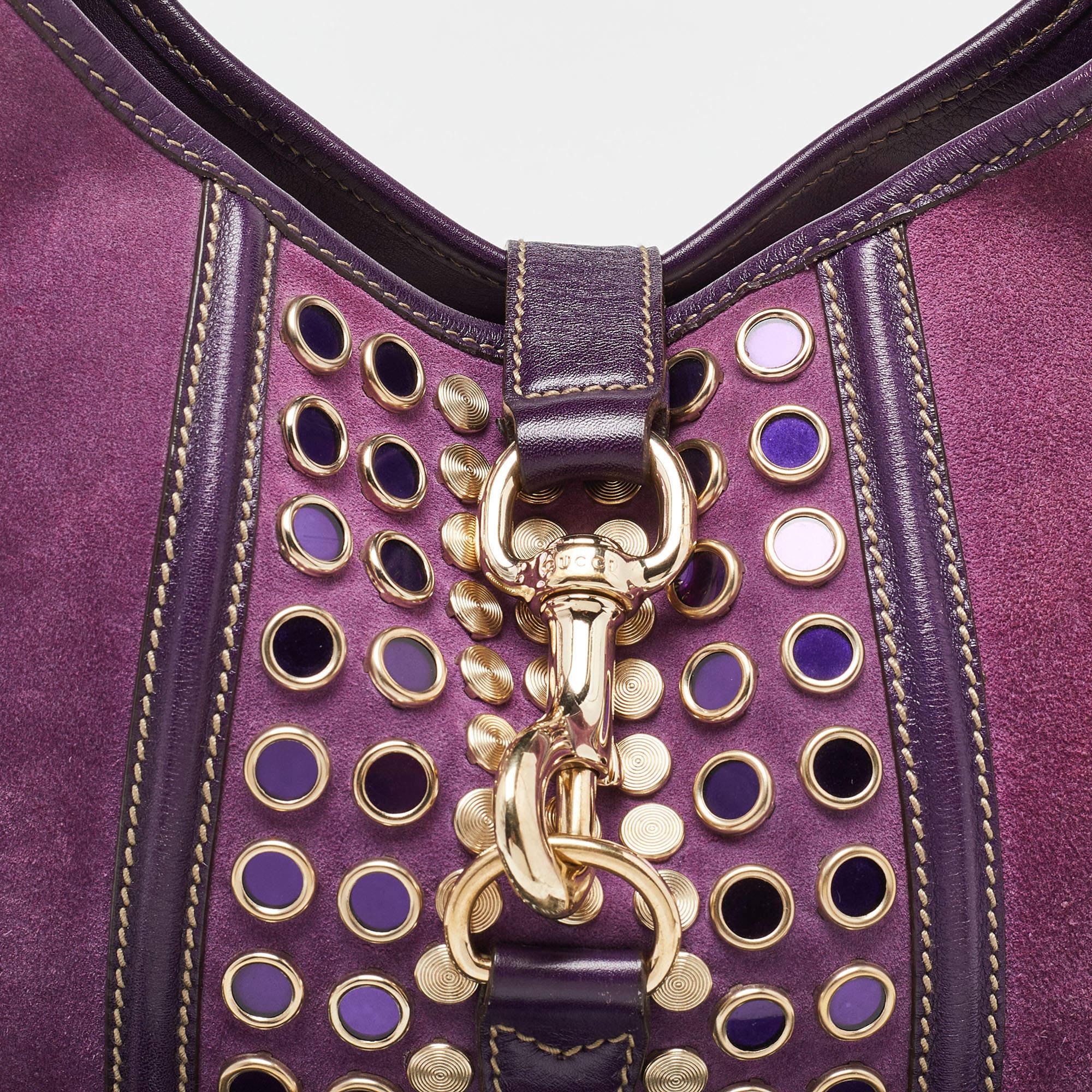 Gucci Hobo clouté en daim et cuir violet Jackie O Bouvier Bon état à Dubai, Al Qouz 2