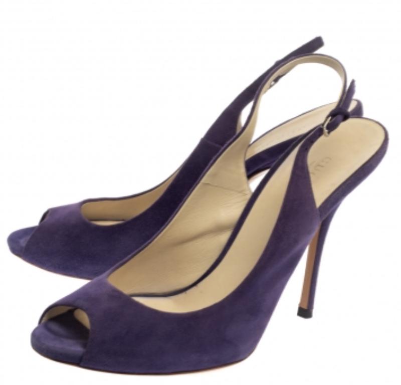 Narrow vamps forming the slingback and a slender ankle strap take the glamourous look of these high heels a notch higher. These Gucci peep-toe heels with an island platform are made of gorgeous purple suede. The leather insole and the silver-tone