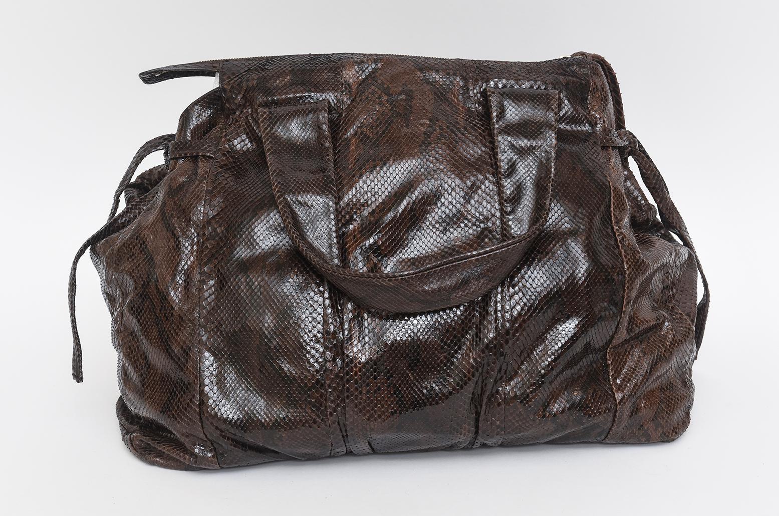 Gucci - Grand sac Hysteria en python noir et marron en vente 1