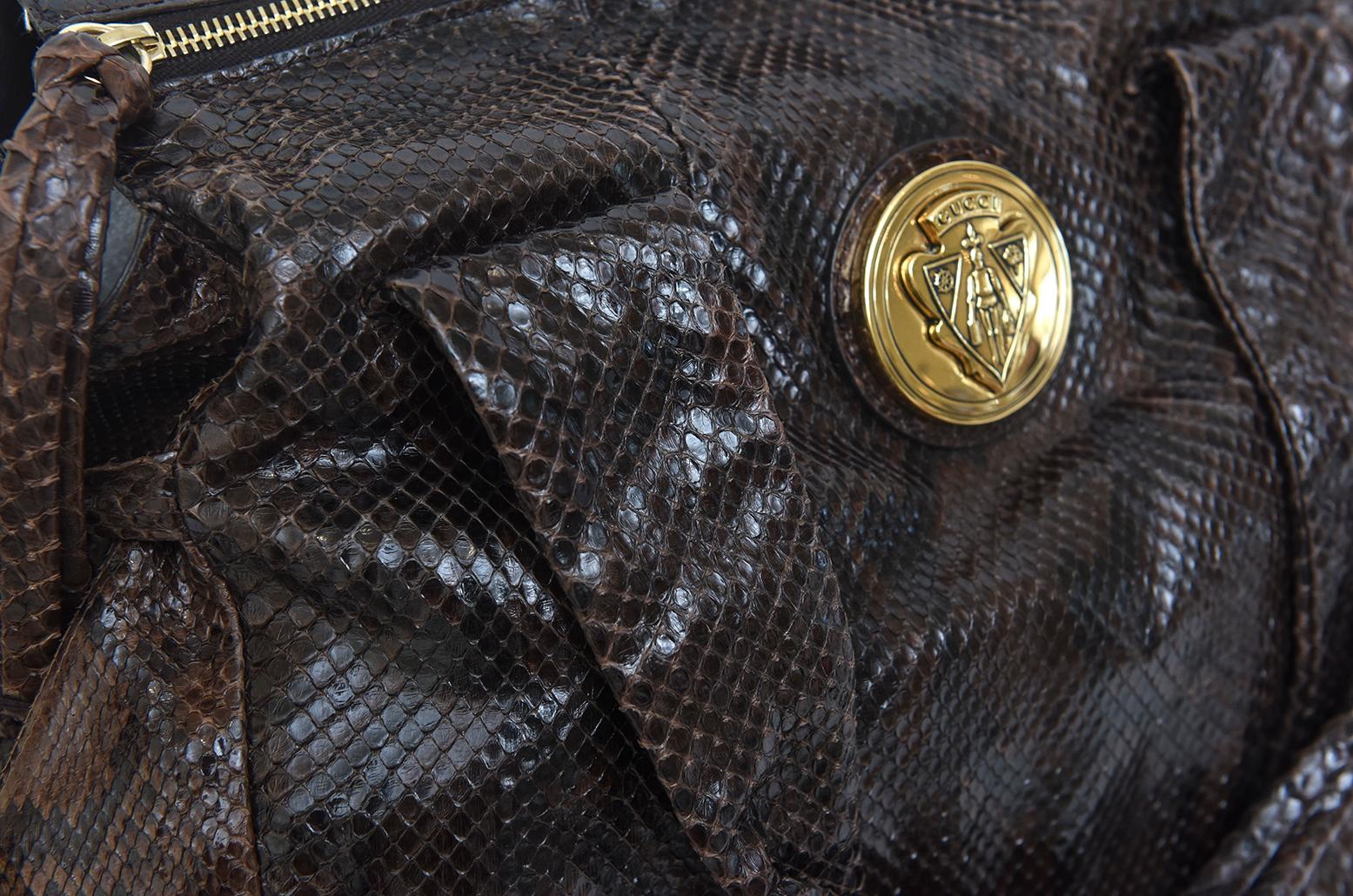 Gucci - Grand sac Hysteria en python noir et marron en vente 2