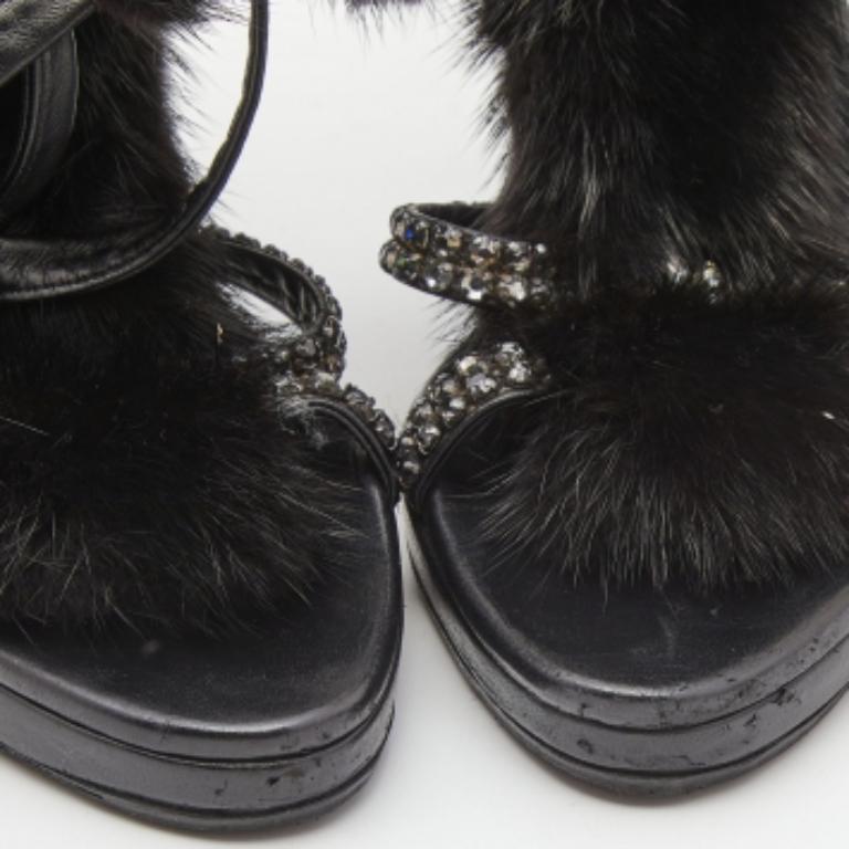 De las mujeres Sandalias tobilleras Gucci de piel de pitón y piel de visón con adornos de cristal talla 36 en venta