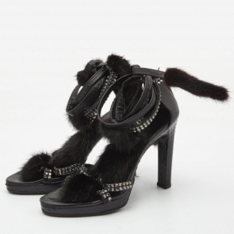 Sandalias tobilleras Gucci de piel de pitón y piel de visón con adornos de cristal talla 36 en venta 4