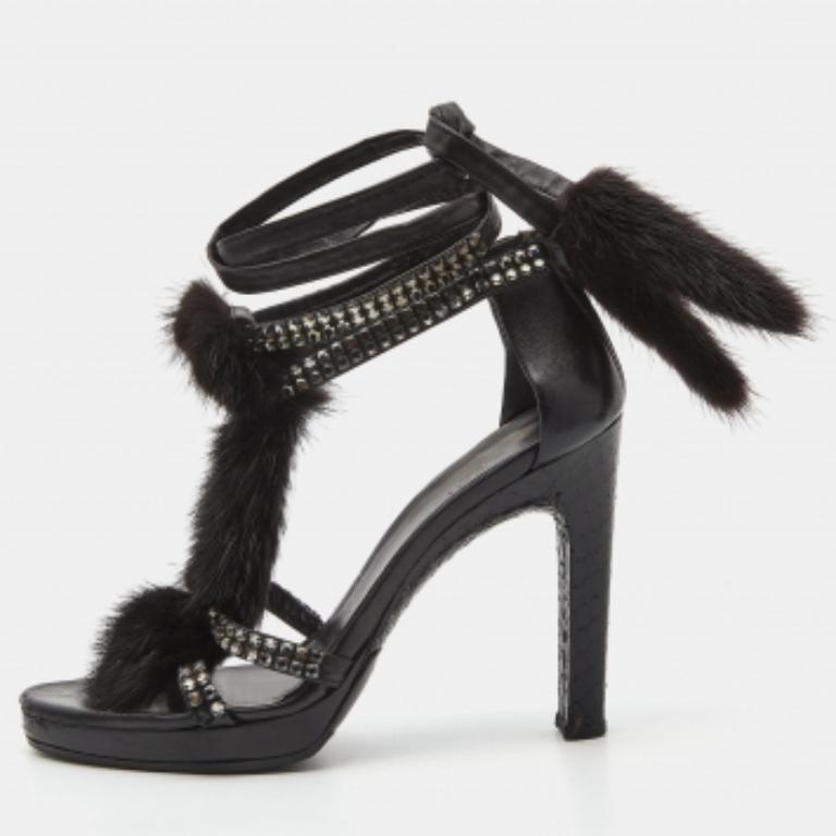 Sandalias tobilleras Gucci de piel de pitón y piel de visón con adornos de cristal talla 36