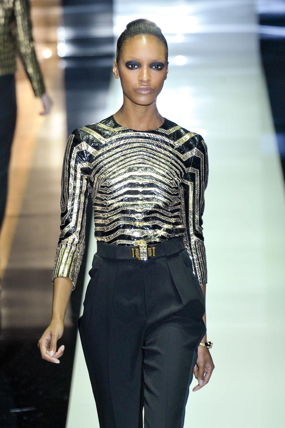 Nero Giacca Gucci Snake Runway Black Gold vista nella canzone di JLO *Follow the Leader* S in vendita