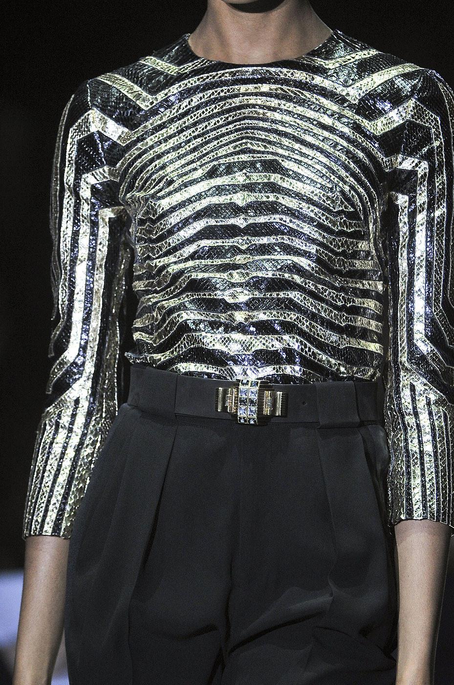 Giacca Gucci Snake Runway Black Gold vista nella canzone di JLO *Follow the Leader* S In condizioni ottime in vendita a Montgomery, TX